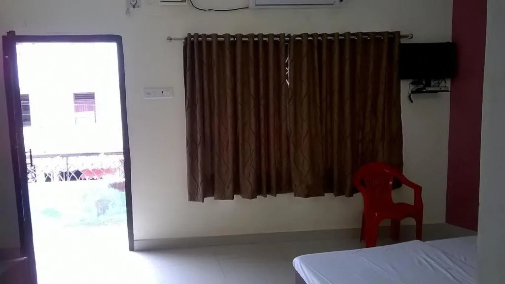 Small Double Room - single occupancy in St Xavier always