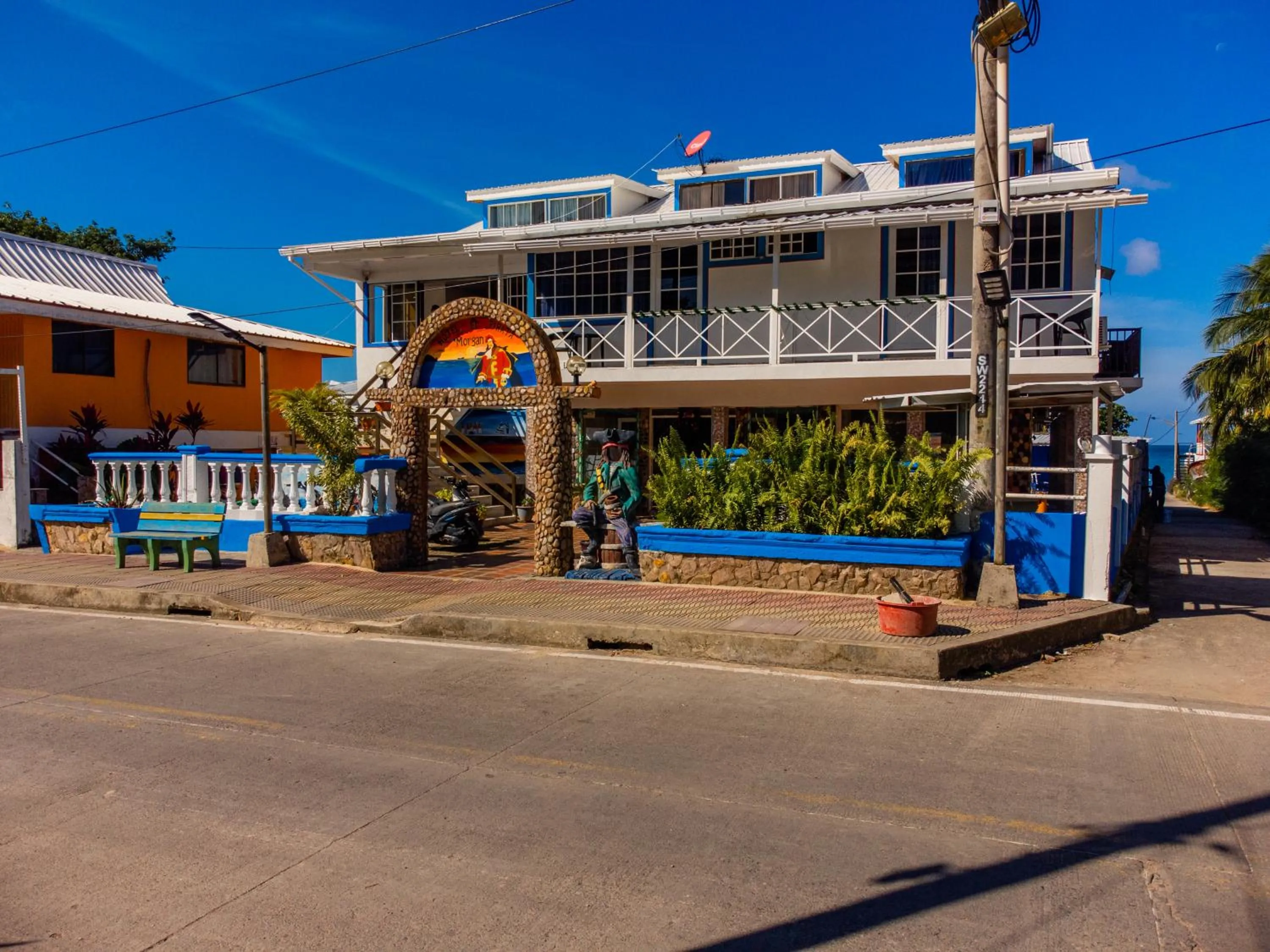 Property building in Hotel El Pirata Morgan