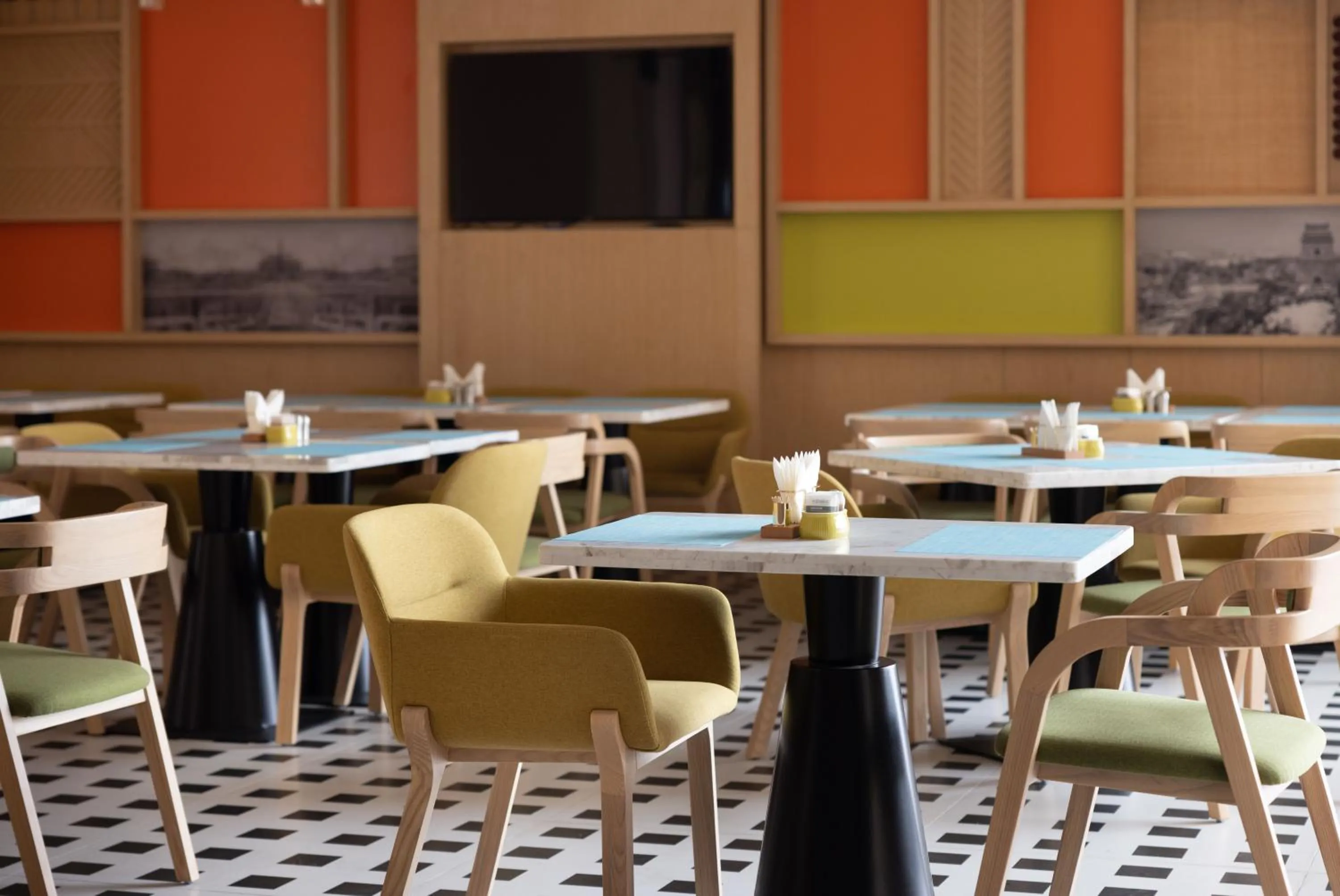 Restaurant/places to eat in Home2 Suites by Hilton Beijing West Station