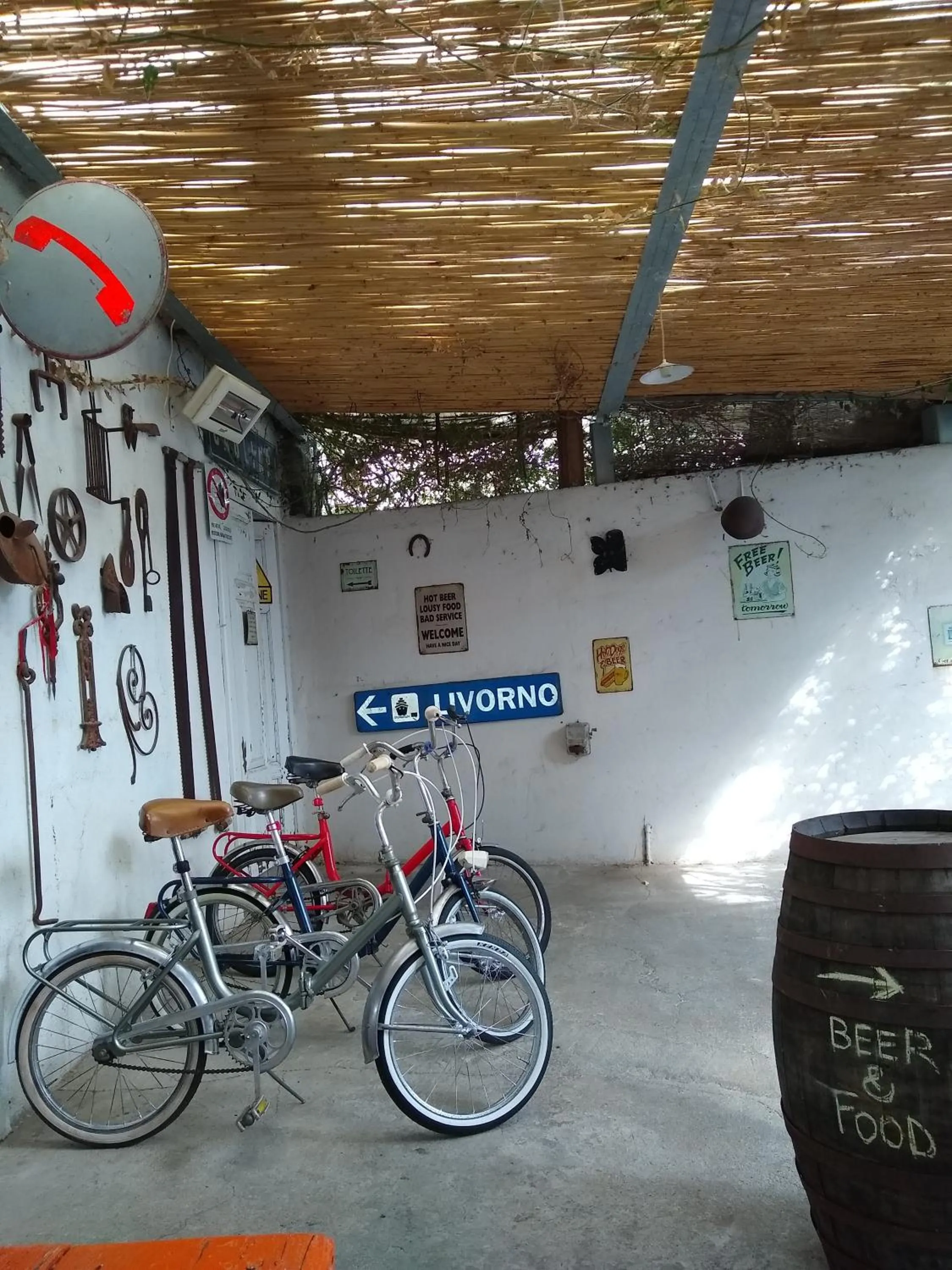 Restaurant/places to eat in B&B Catedda