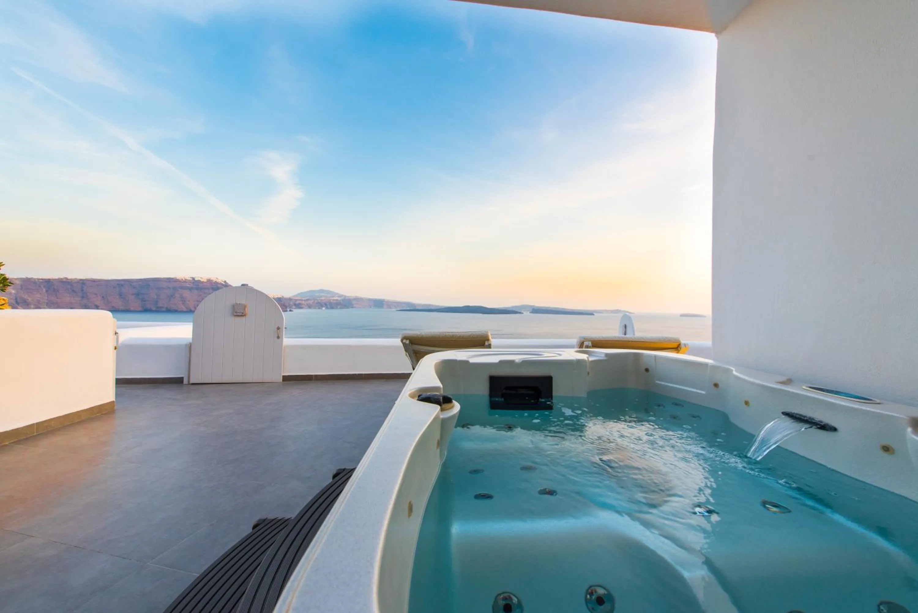Hot Tub in Santorini Secret Suites & Spa, Small Luxury Hotels of the World
