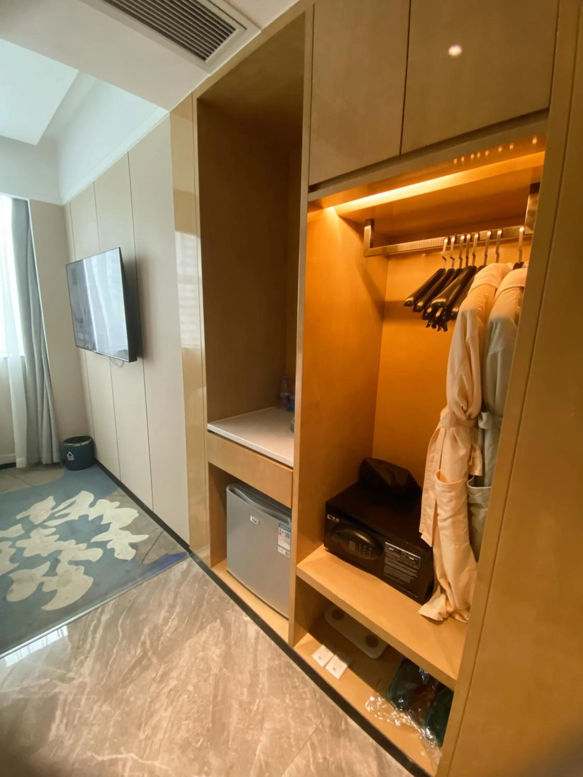 Bathroom in Paco Hotel Shenzhen Luohu Port