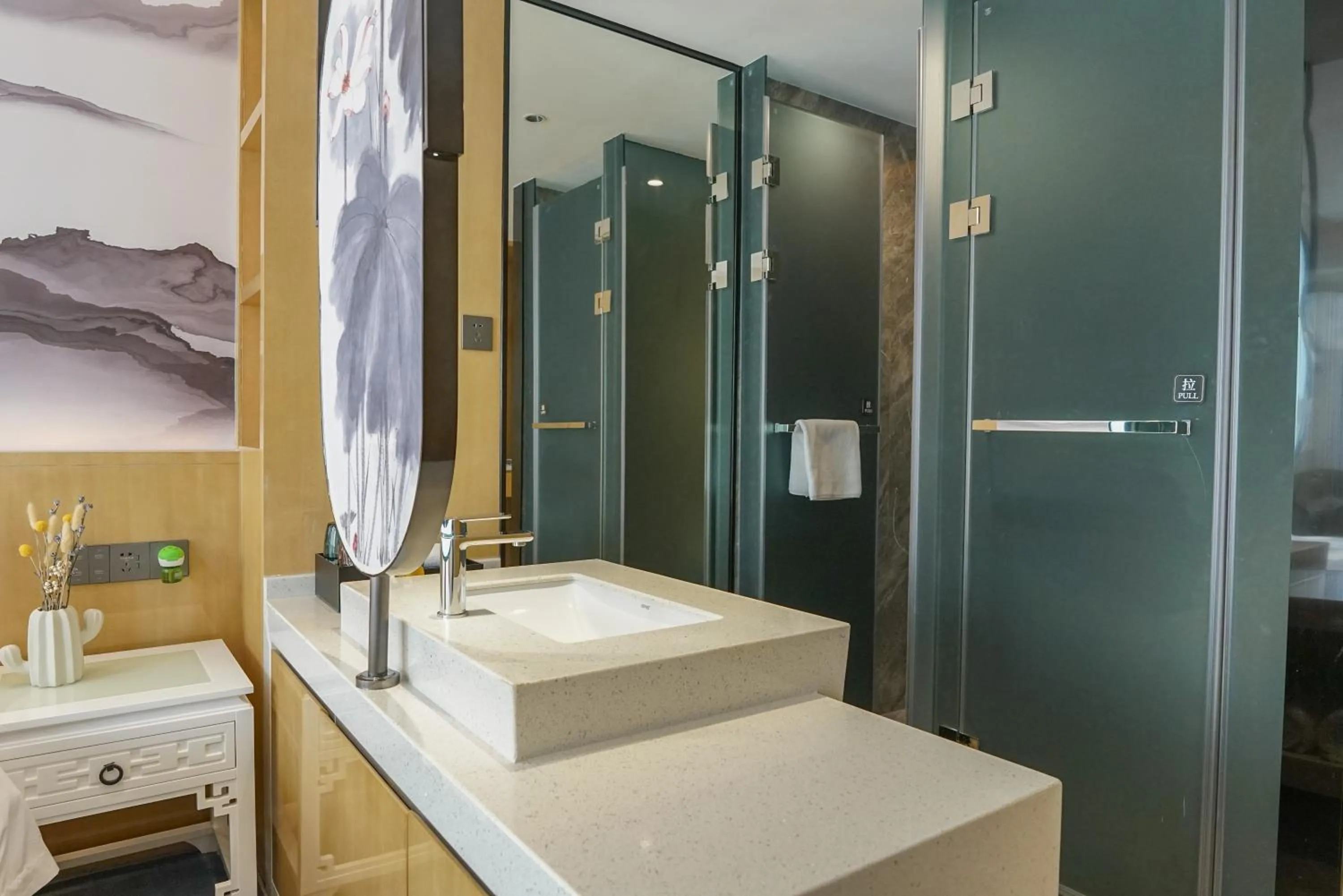 Shower in Paco Hotel Shenzhen Luohu Port