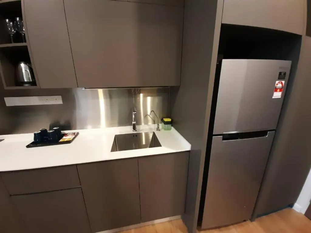 Kitchen or kitchenette in Ceylonz Suite By ANA MALAYSIA