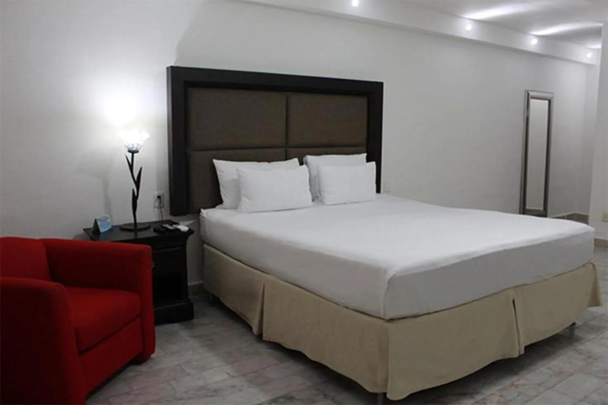 Bedroom, Bed in Sunlight Hotel