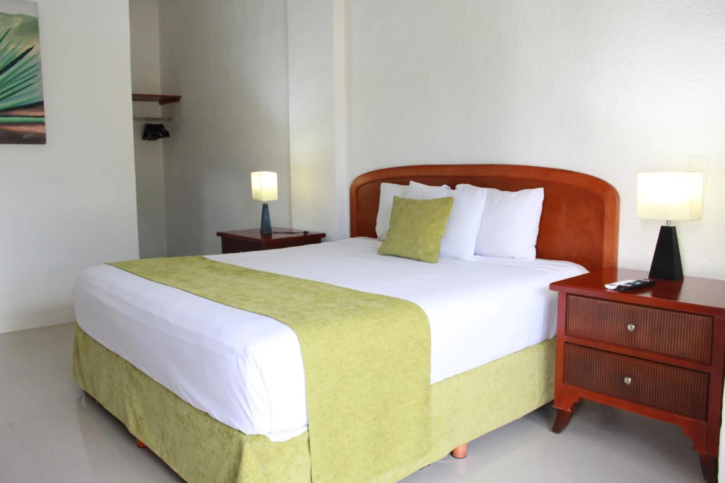 Bed in Sunlight Hotel