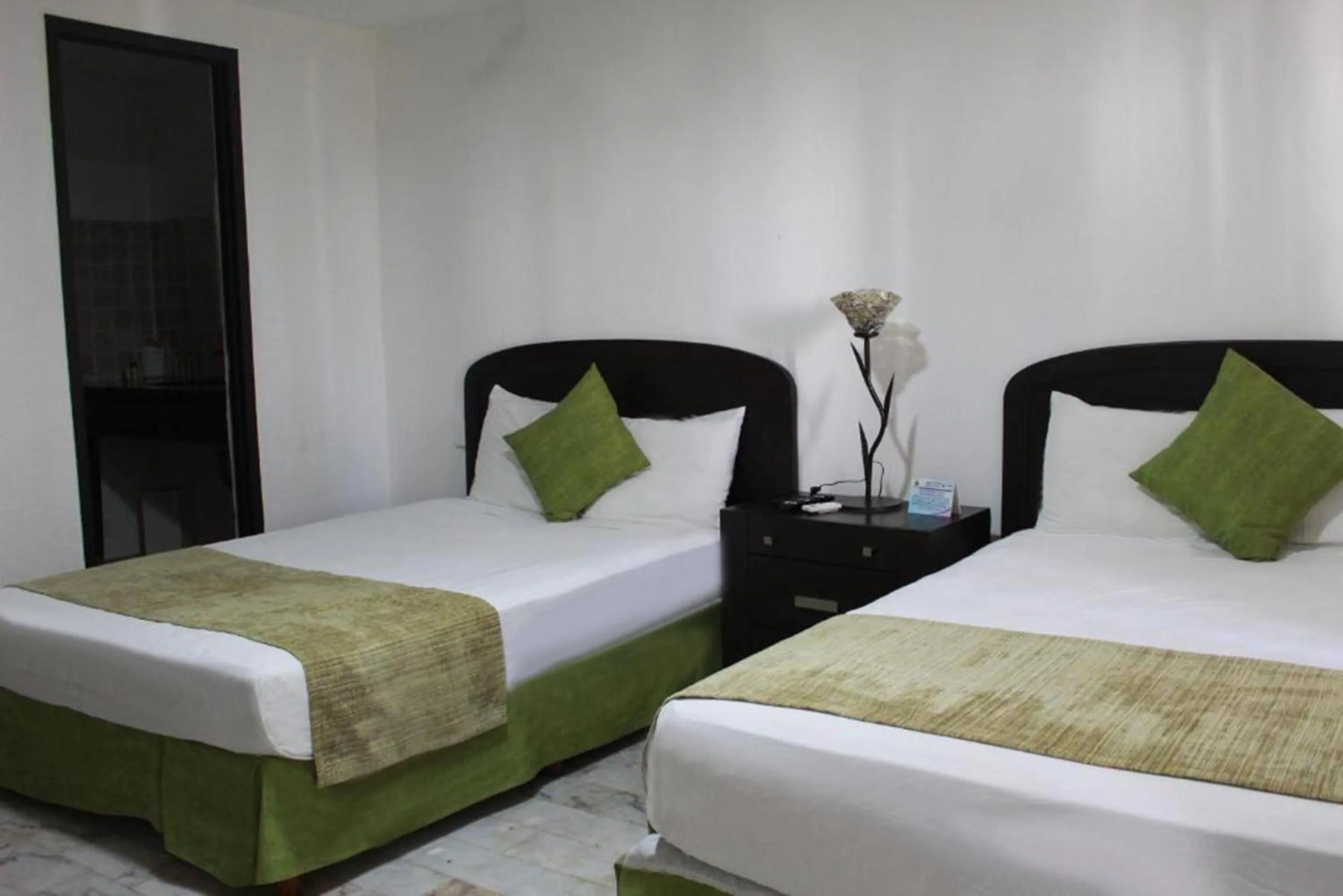 Bedroom, Bed in Sunlight Hotel