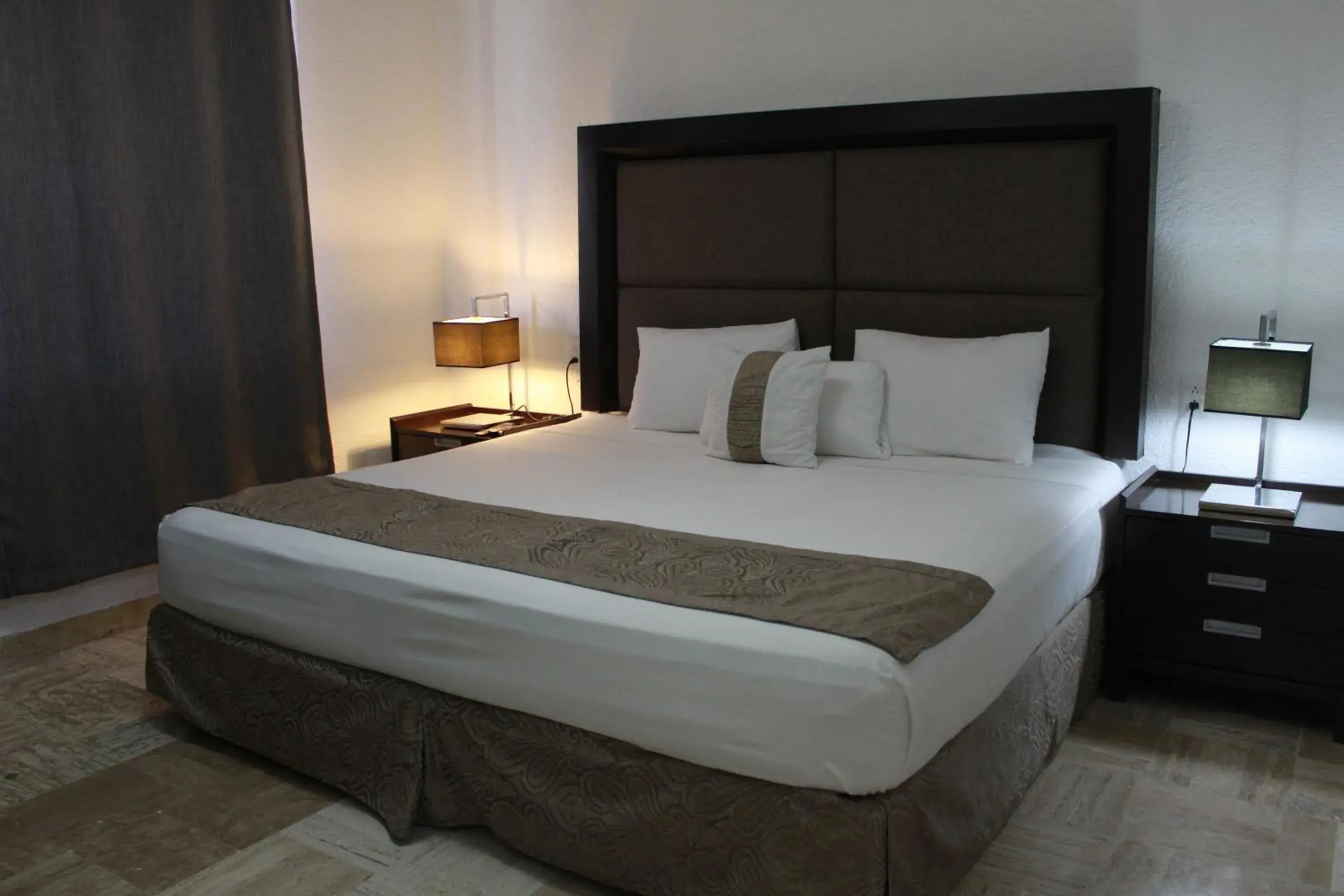 King Room in Sunlight Hotel King Room in Sunlight Hotel