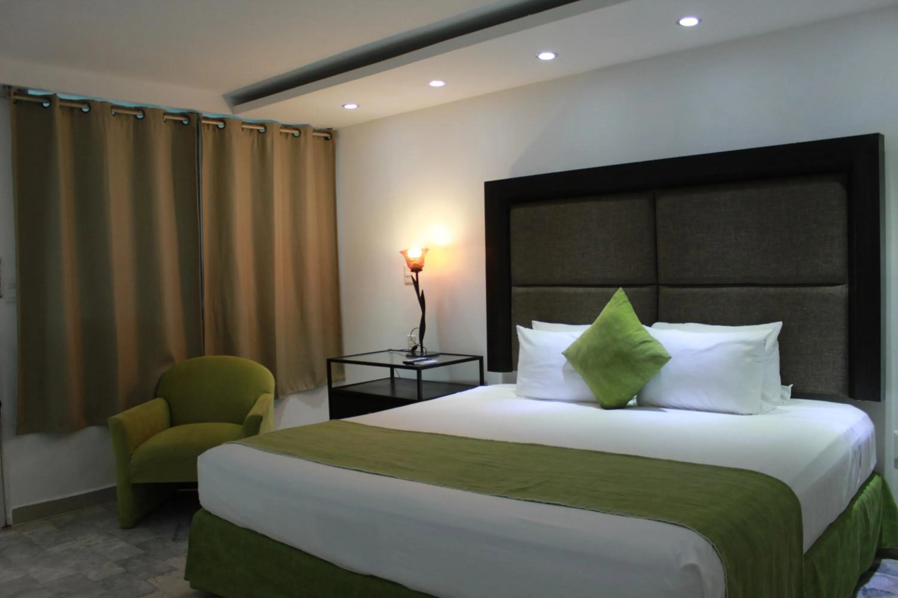 Bed in Sunlight Hotel