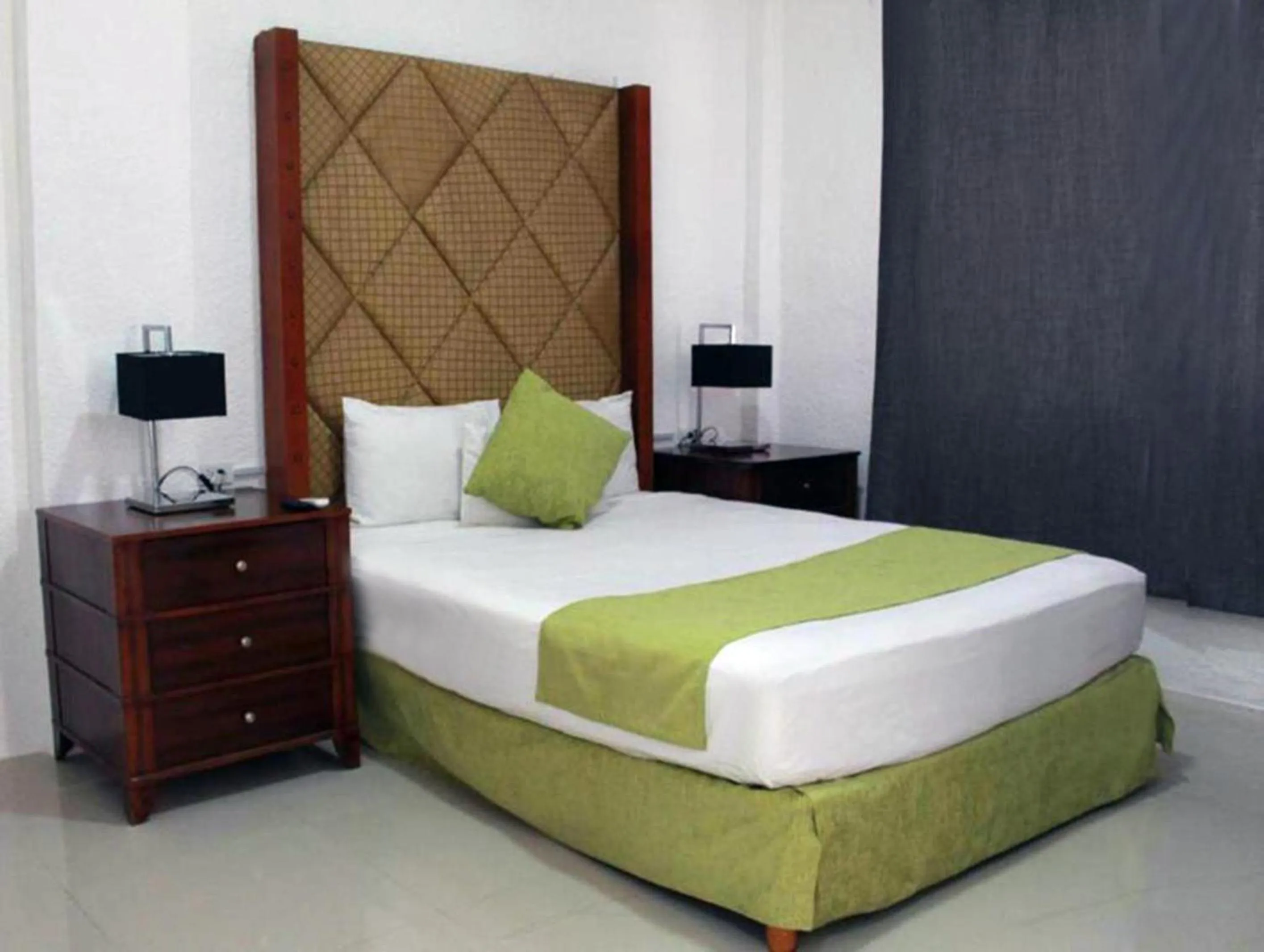 Bedroom, Bed in Sunlight Hotel