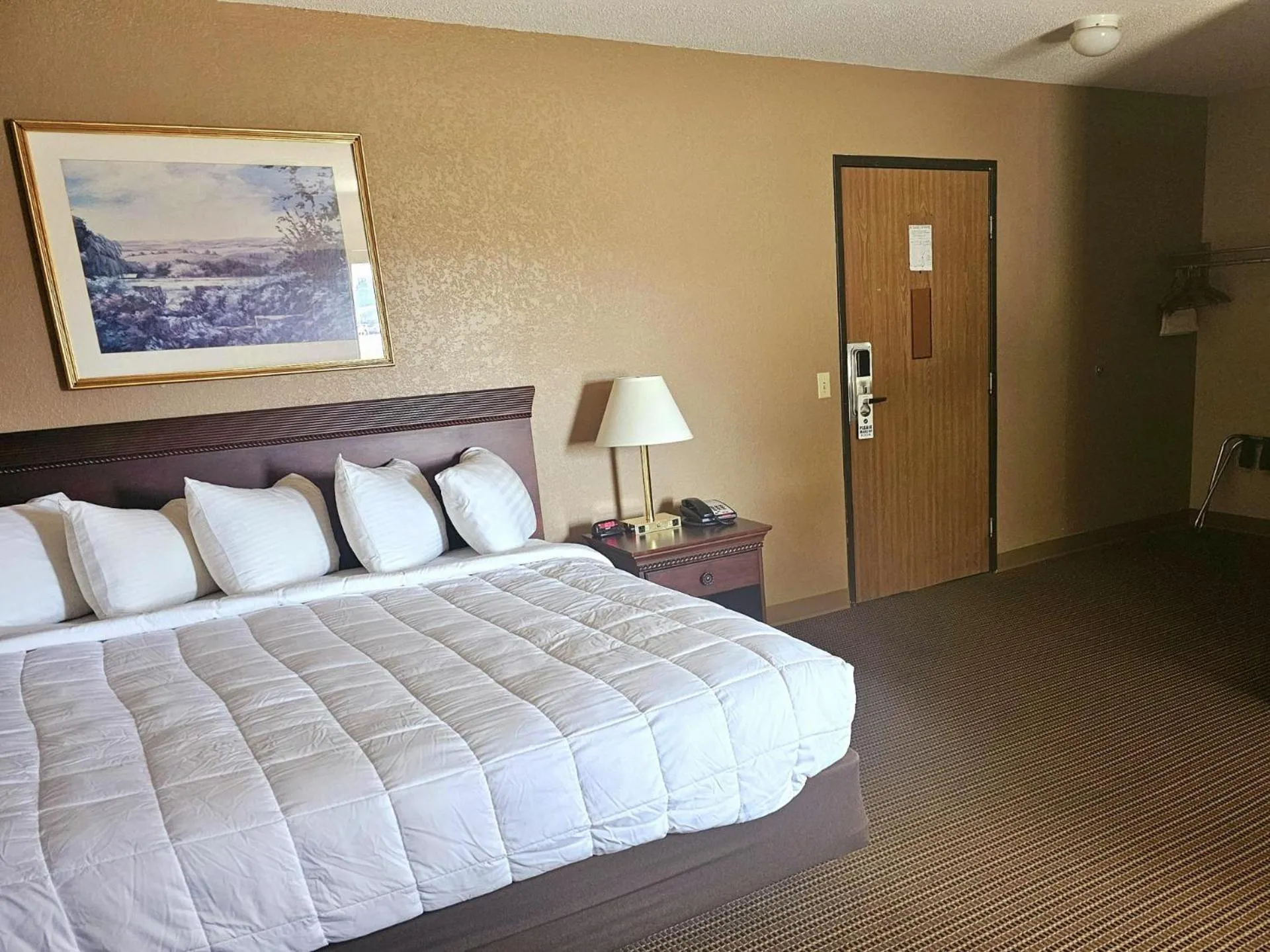 Bed in Crookston Inn & Convention Center