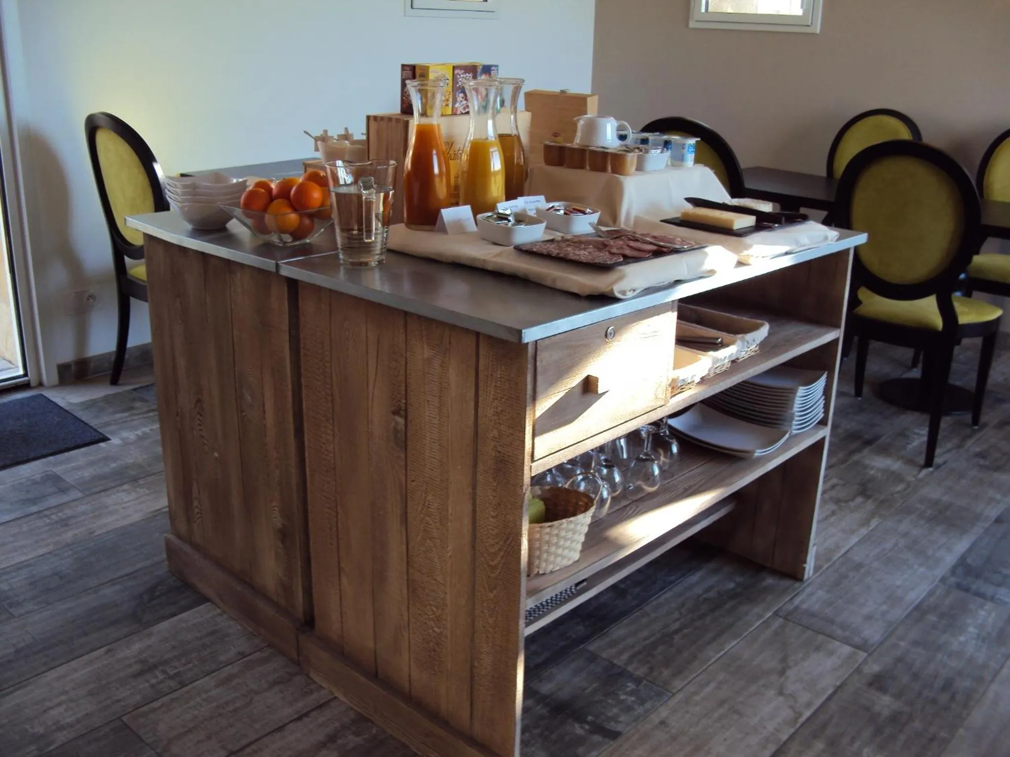 Dining area in Chateau La France