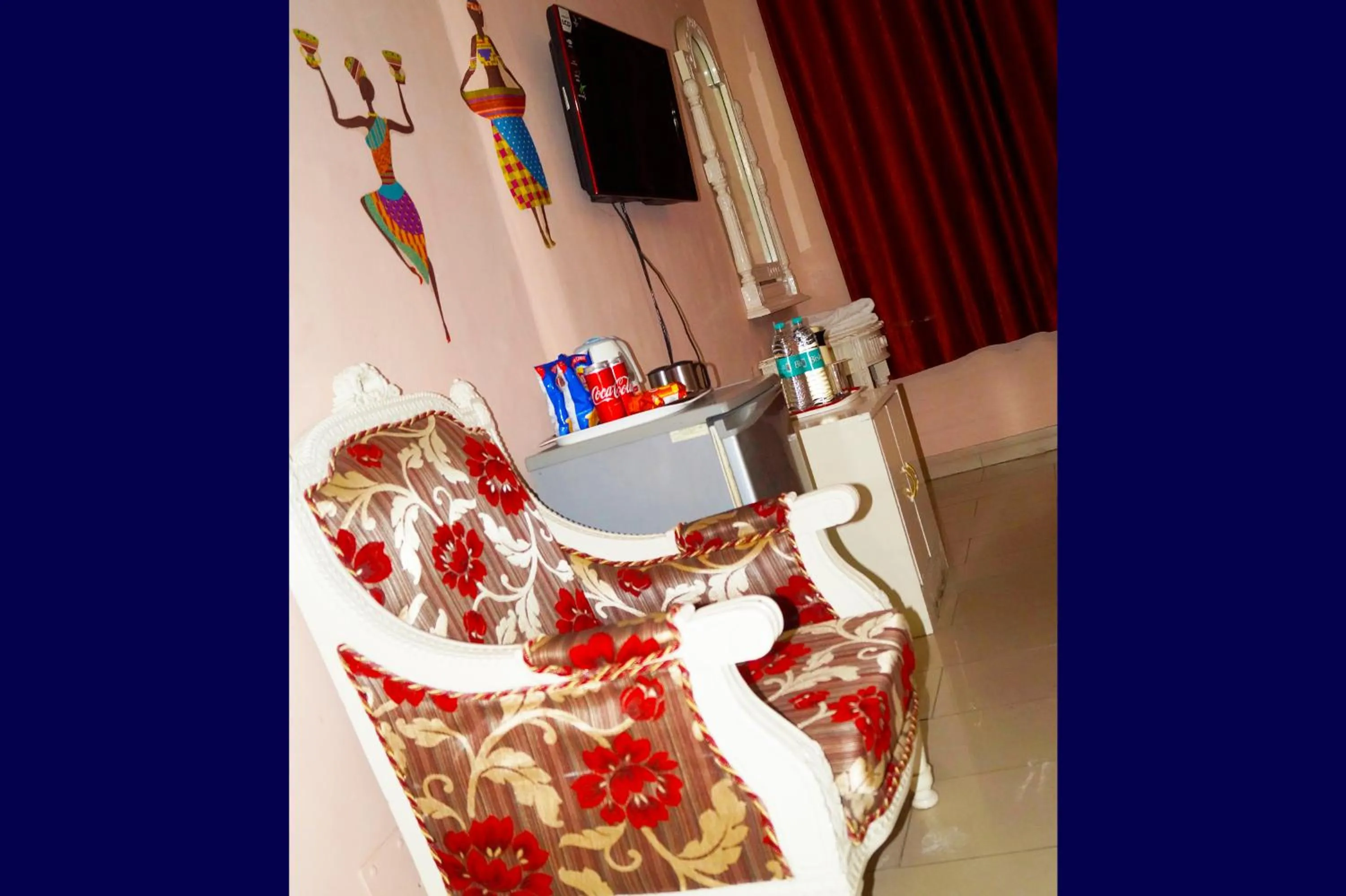 Communal lounge/ TV room in Hotel Maharaja Continental - New Delhi