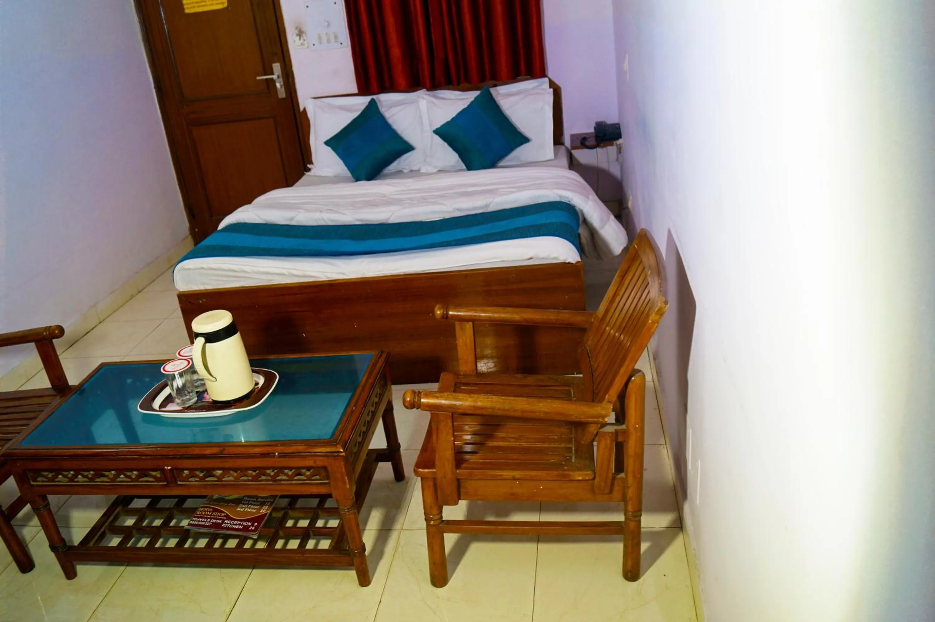 Coffee/tea facilities, Bed in Hotel Maharaja Continental - New Delhi