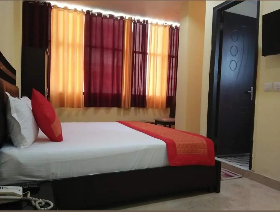 Balcony/Terrace, Bed in Hotel Maharaja Continental - New Delhi