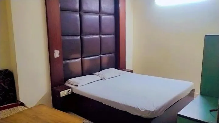 Bed in Hotel Maharaja Continental - New Delhi