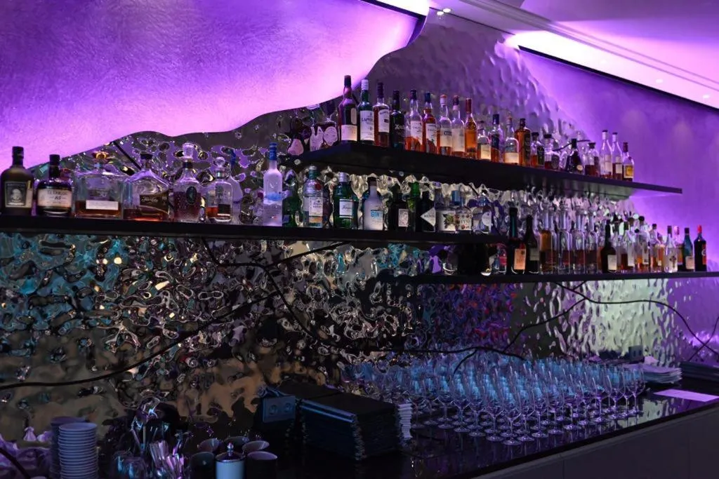 Lounge or bar in Schwitzer's Hotel am Park