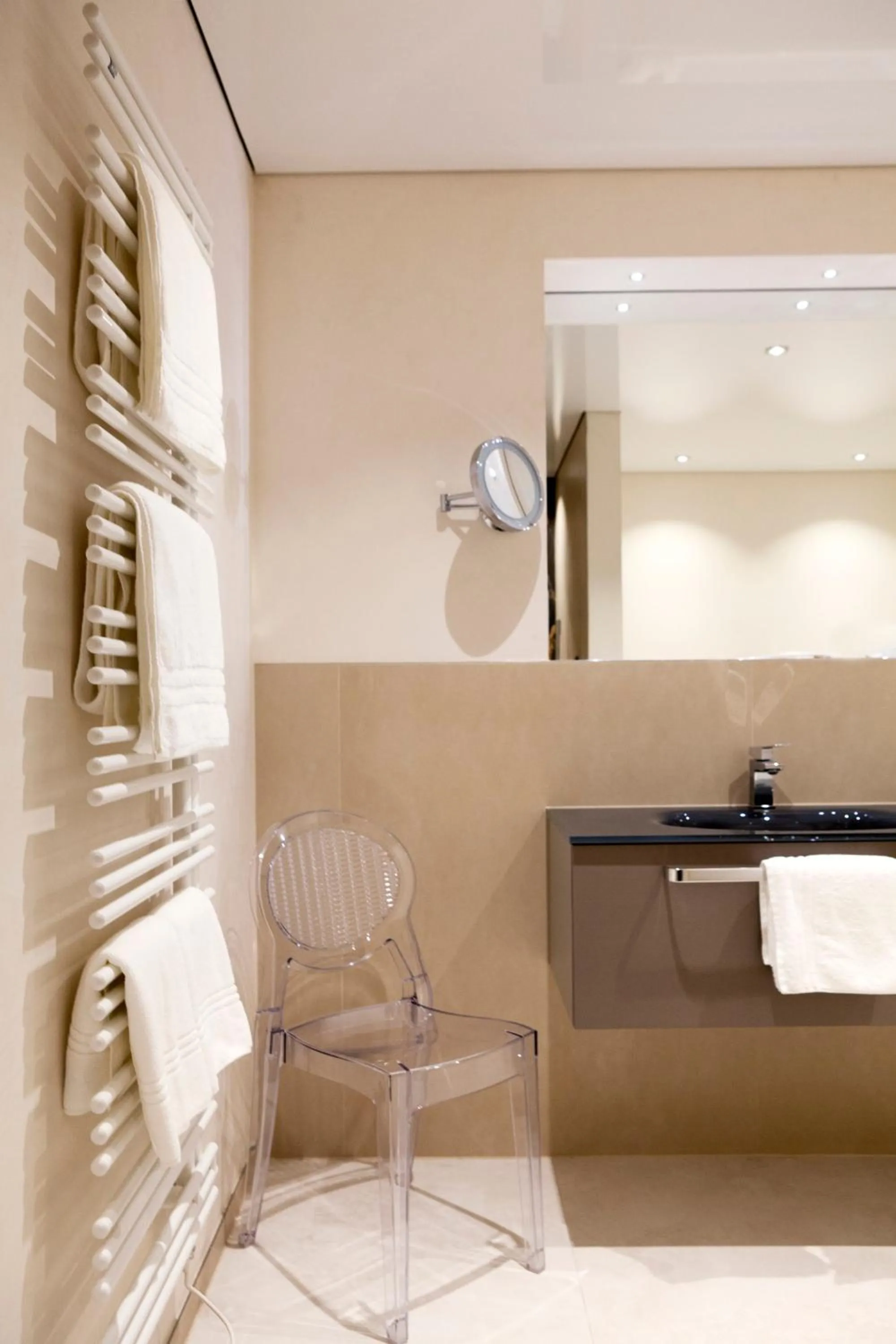 Bathroom in Schwitzer's Hotel am Park