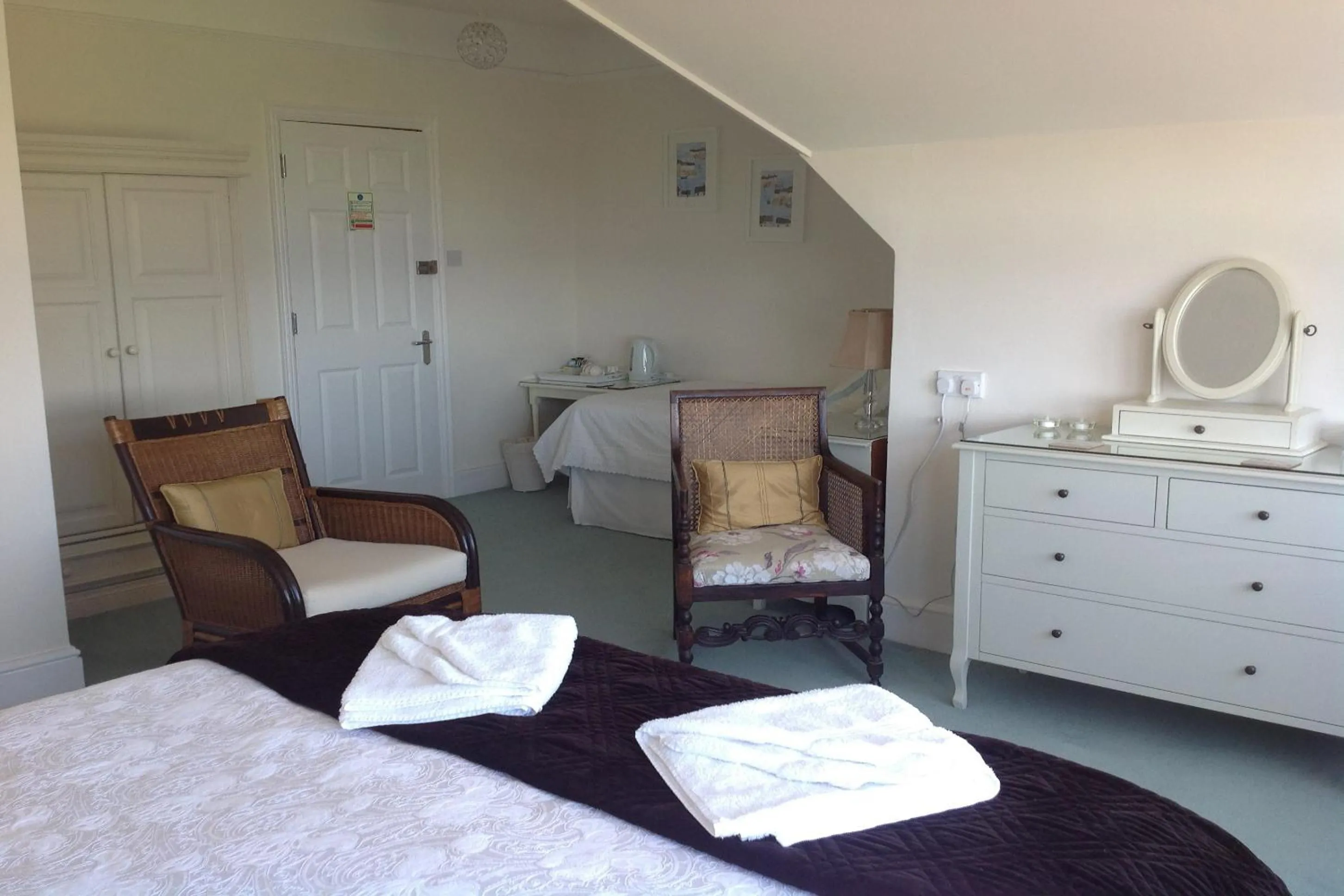 Bedroom, Seating Area in Bassets House