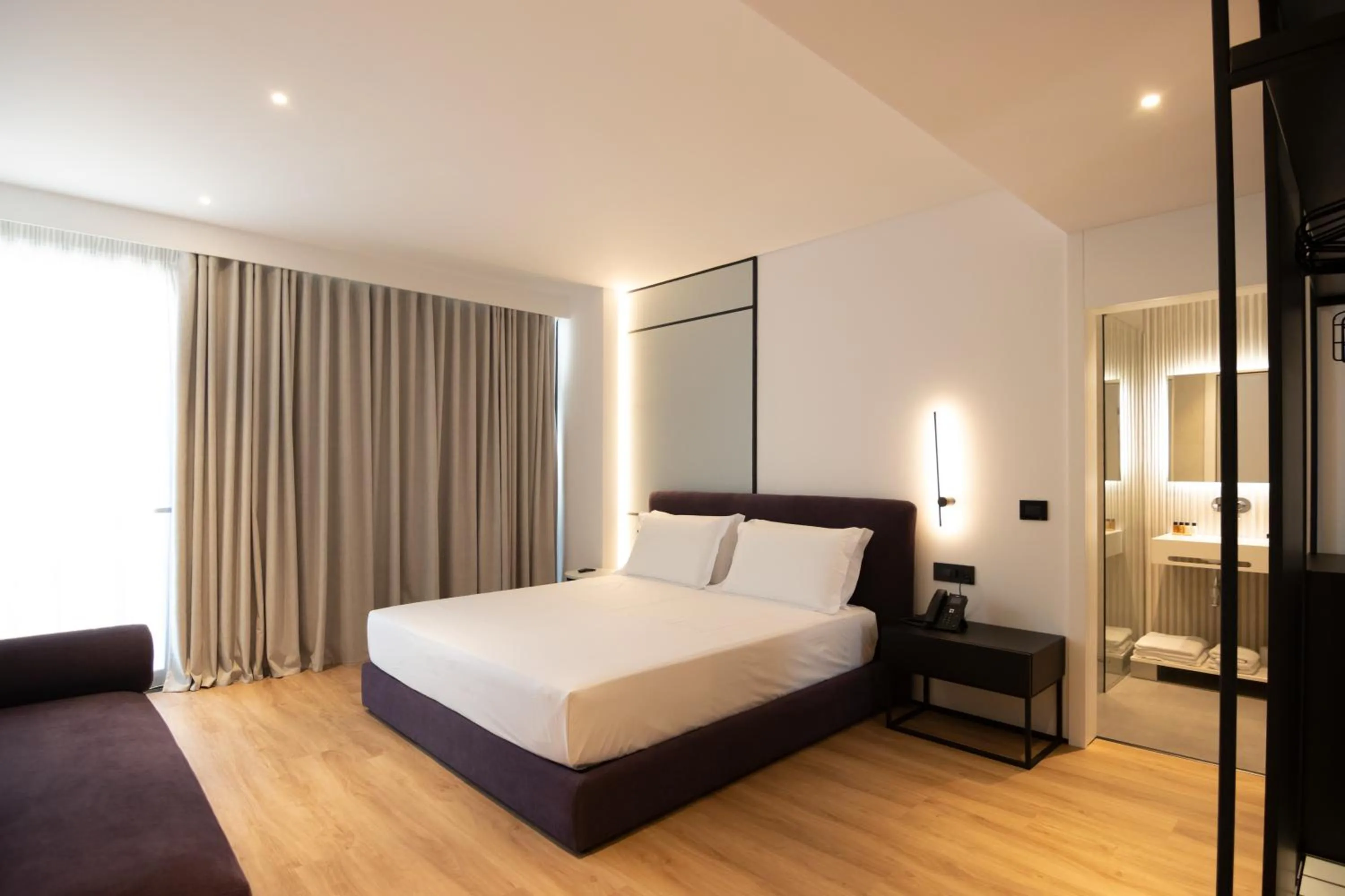 Bed in Mango Luxury Resorts