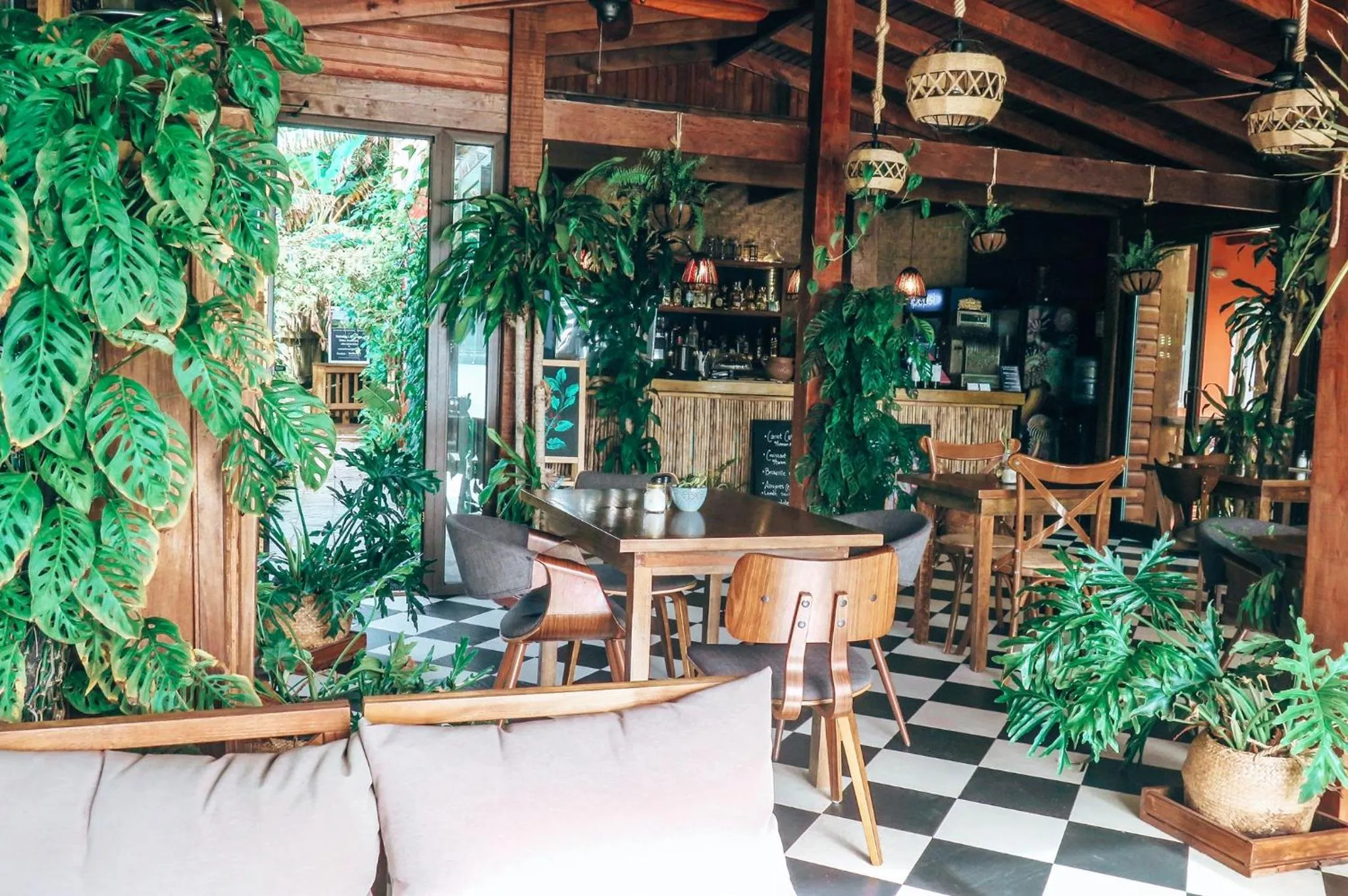 Restaurant/places to eat in Hotel Posada Las Orquídeas,West End