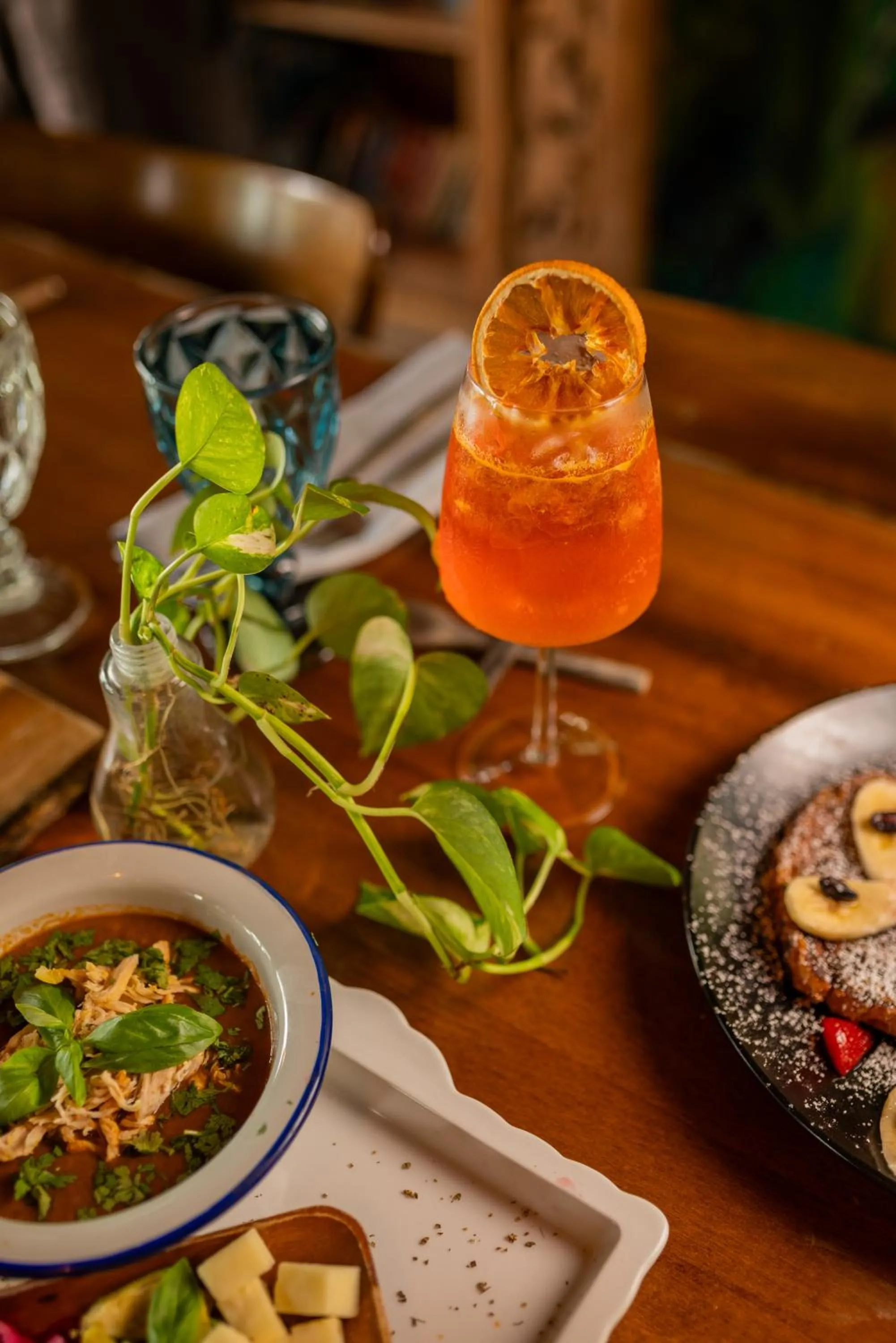 Restaurant/places to eat in Hotel Posada Las Orquídeas,West End