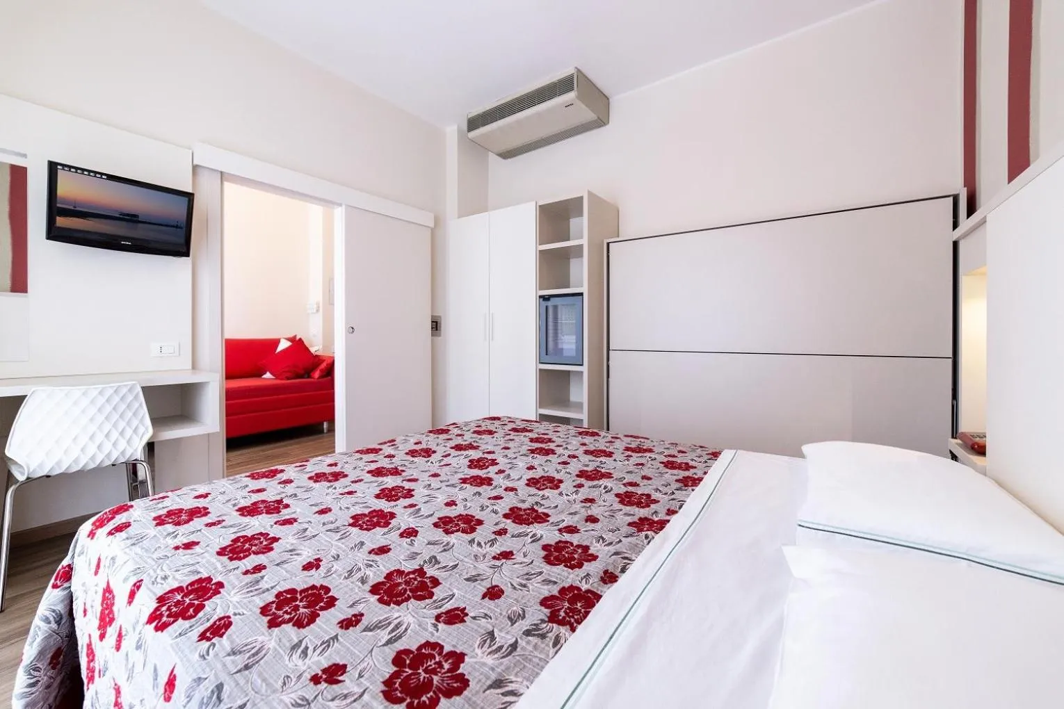 Photo of the whole room, Bed in Hotel Rondinella e Viola