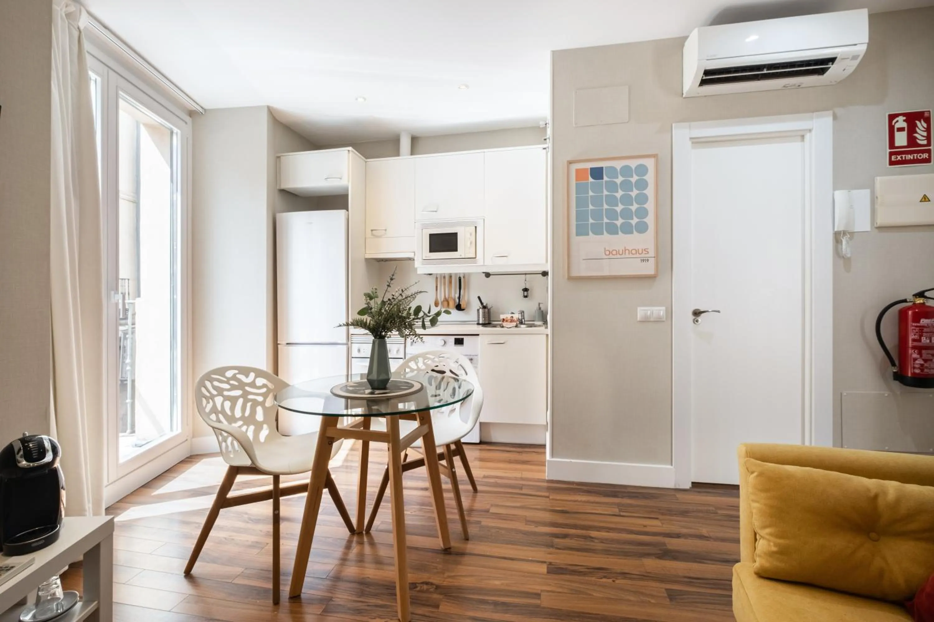 Kitchen or kitchenette in Apartamentos Cruz