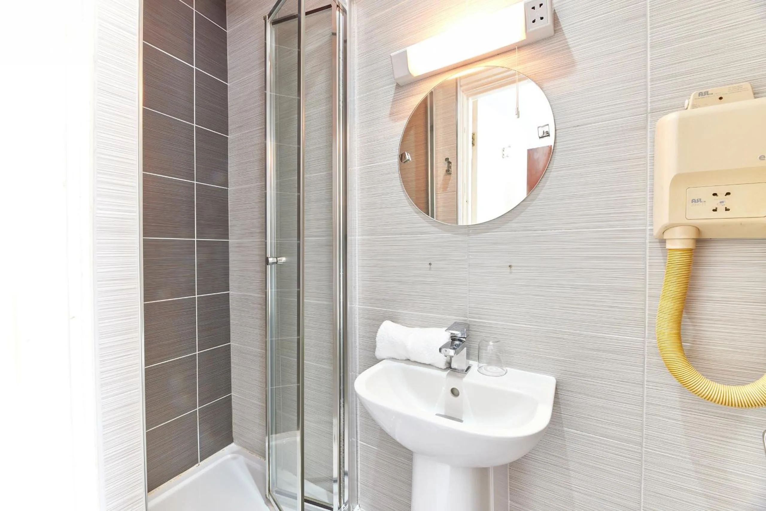 Bathroom in Properties Unique Dene Rooms Twin