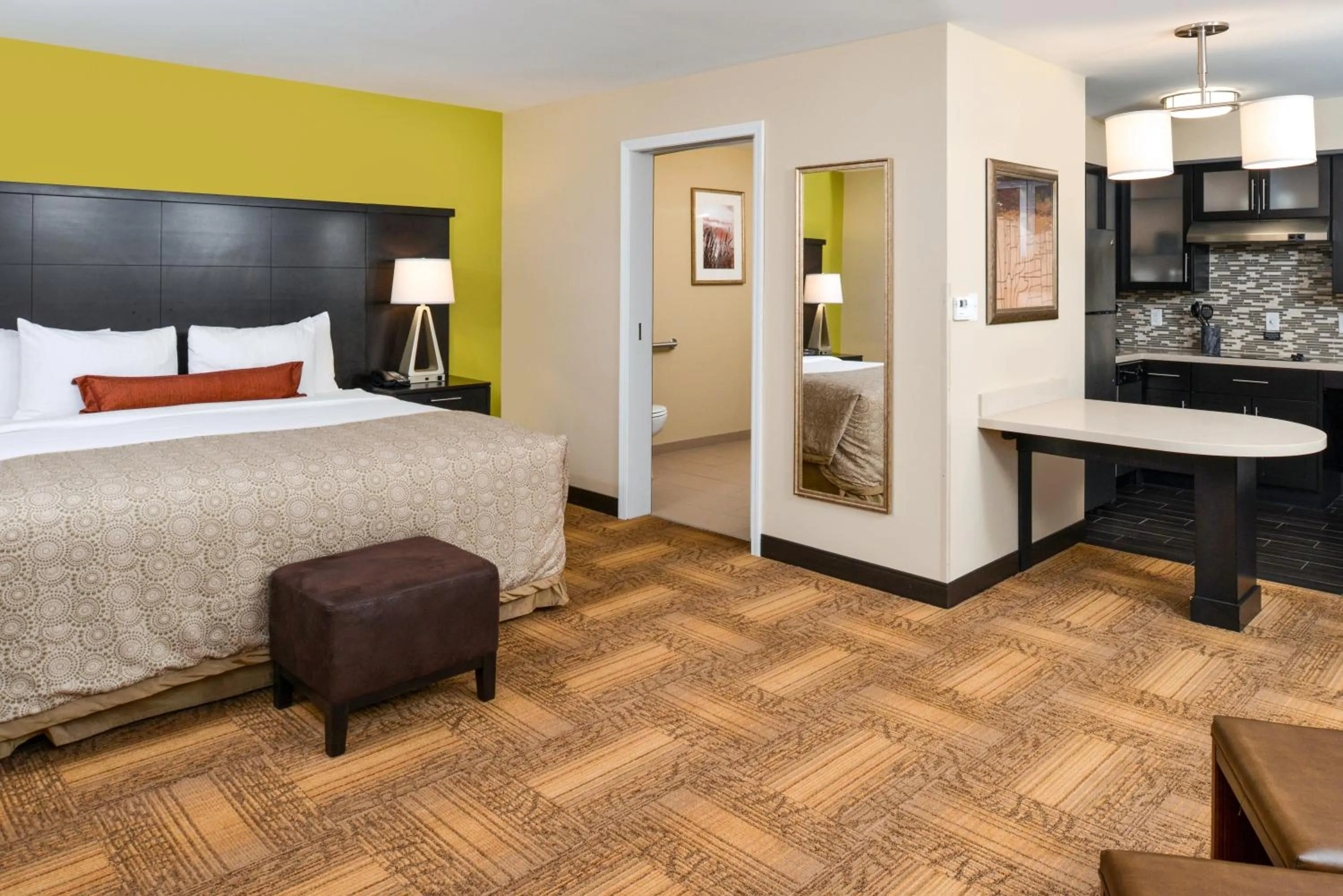 Photo of the whole room, Bed in Staybridge Suites Merrillville by IHG