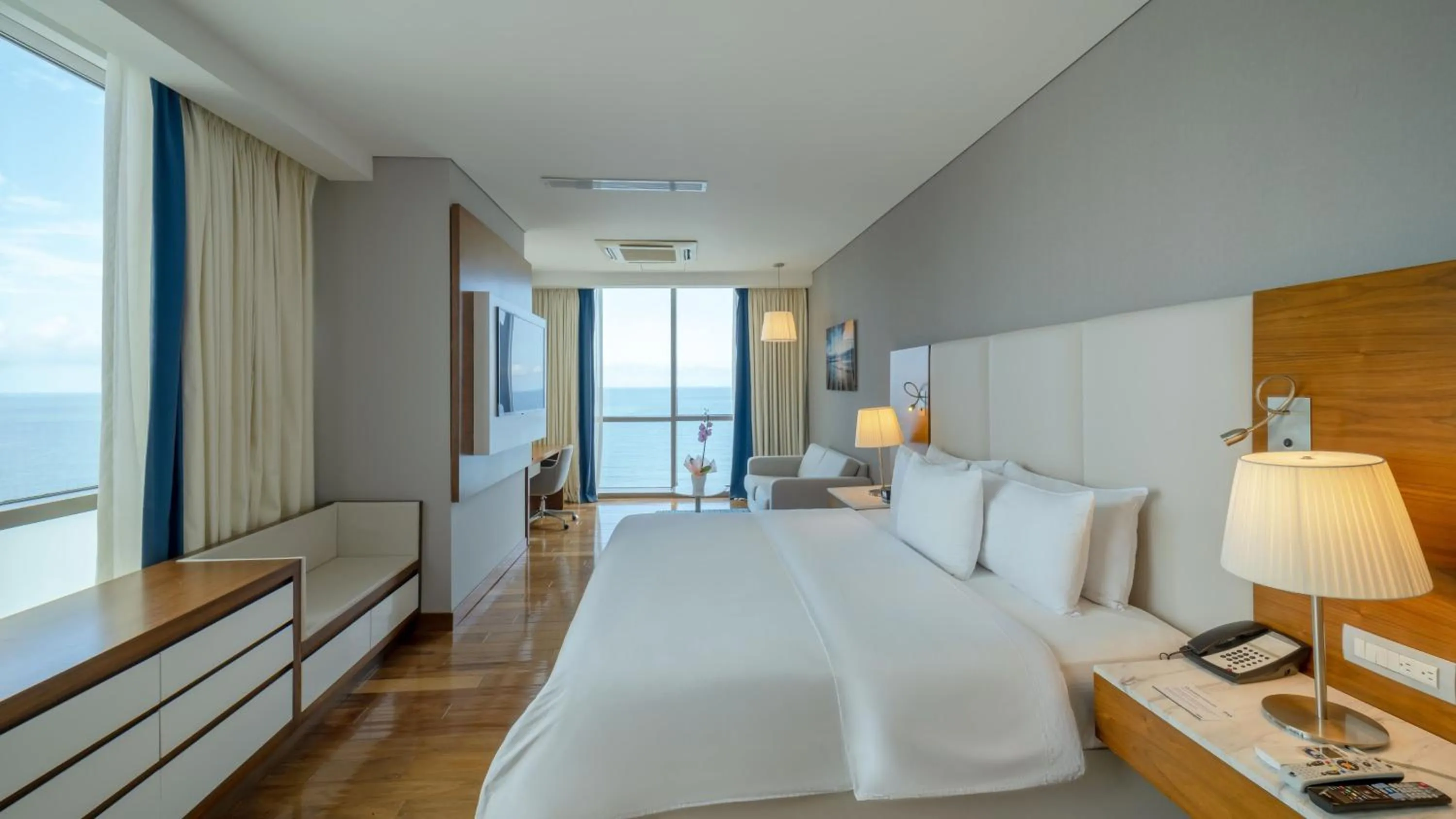 Photo of the whole room, Bed in Hotel InterContinental Cartagena by IHG