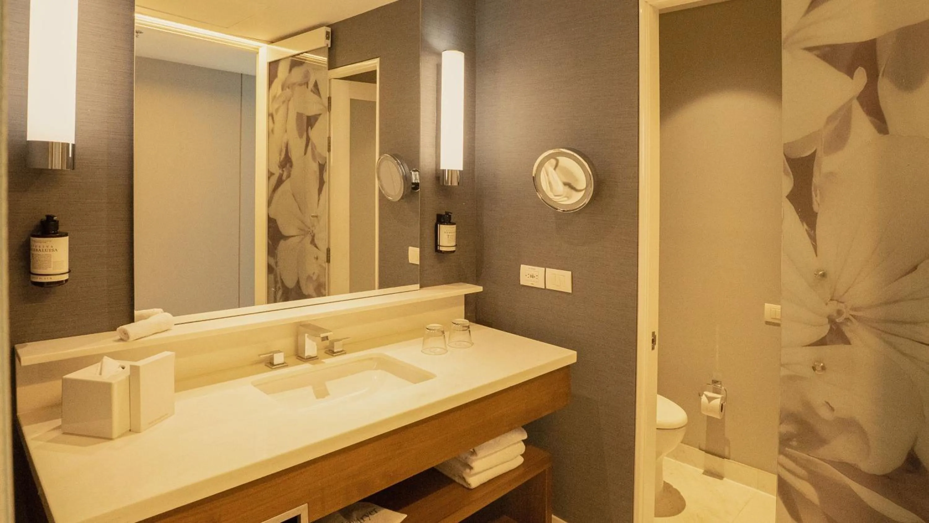 Photo of the whole room in Hotel InterContinental Cartagena by IHG