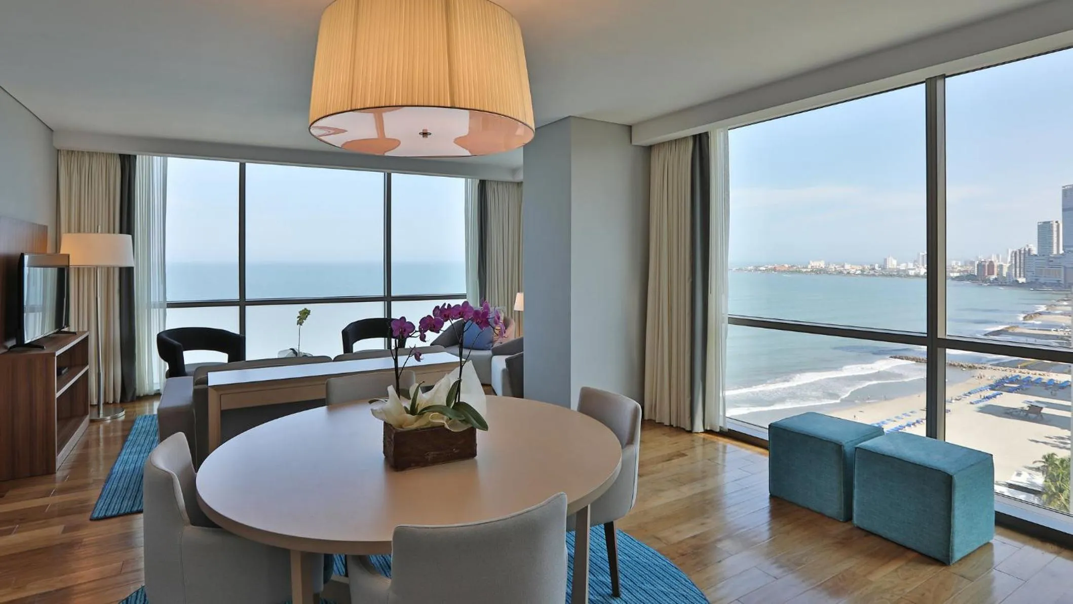 Photo of the whole room in Hotel InterContinental Cartagena by IHG