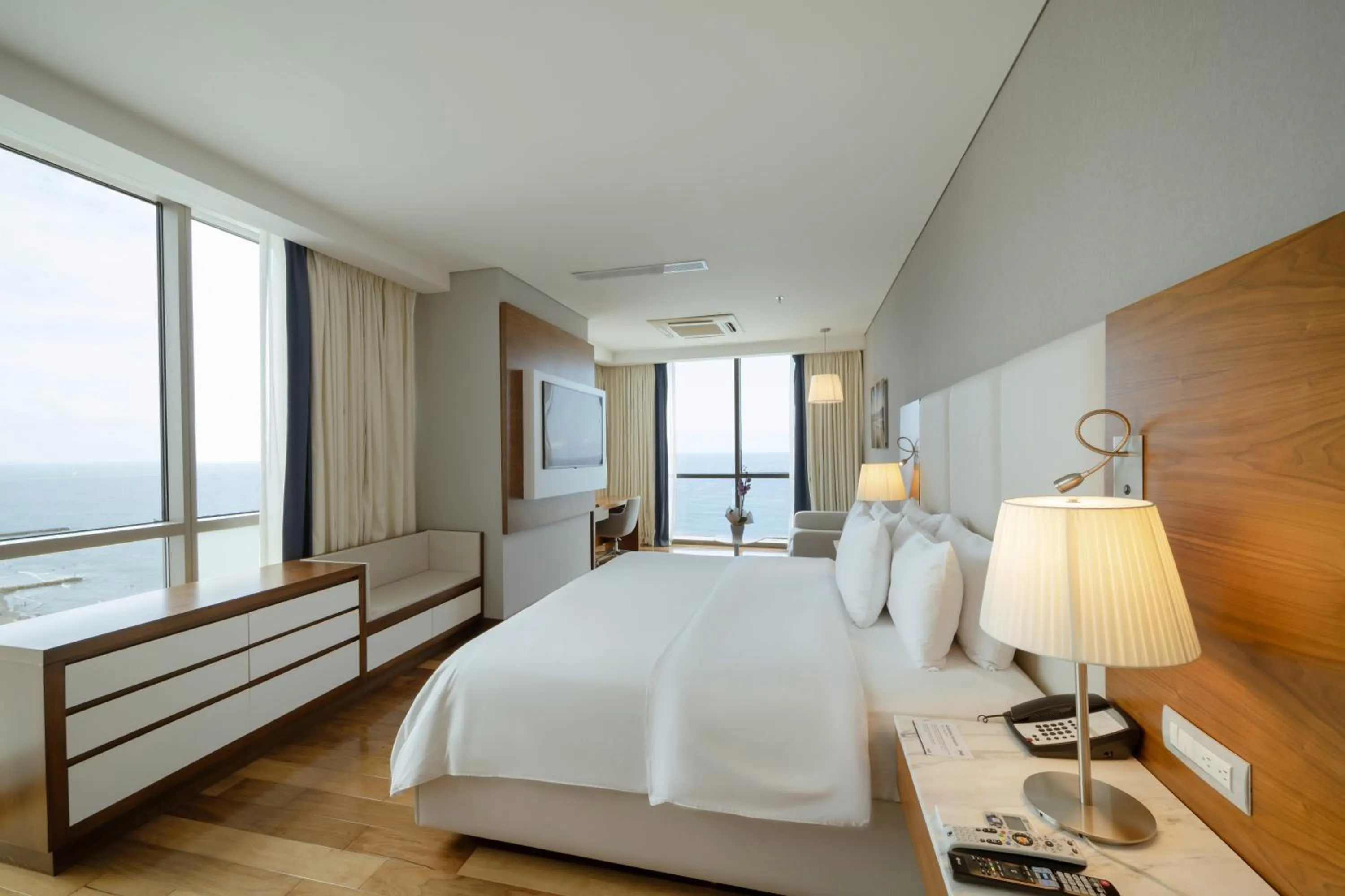 Bedroom, Bed in Hotel InterContinental Cartagena by IHG