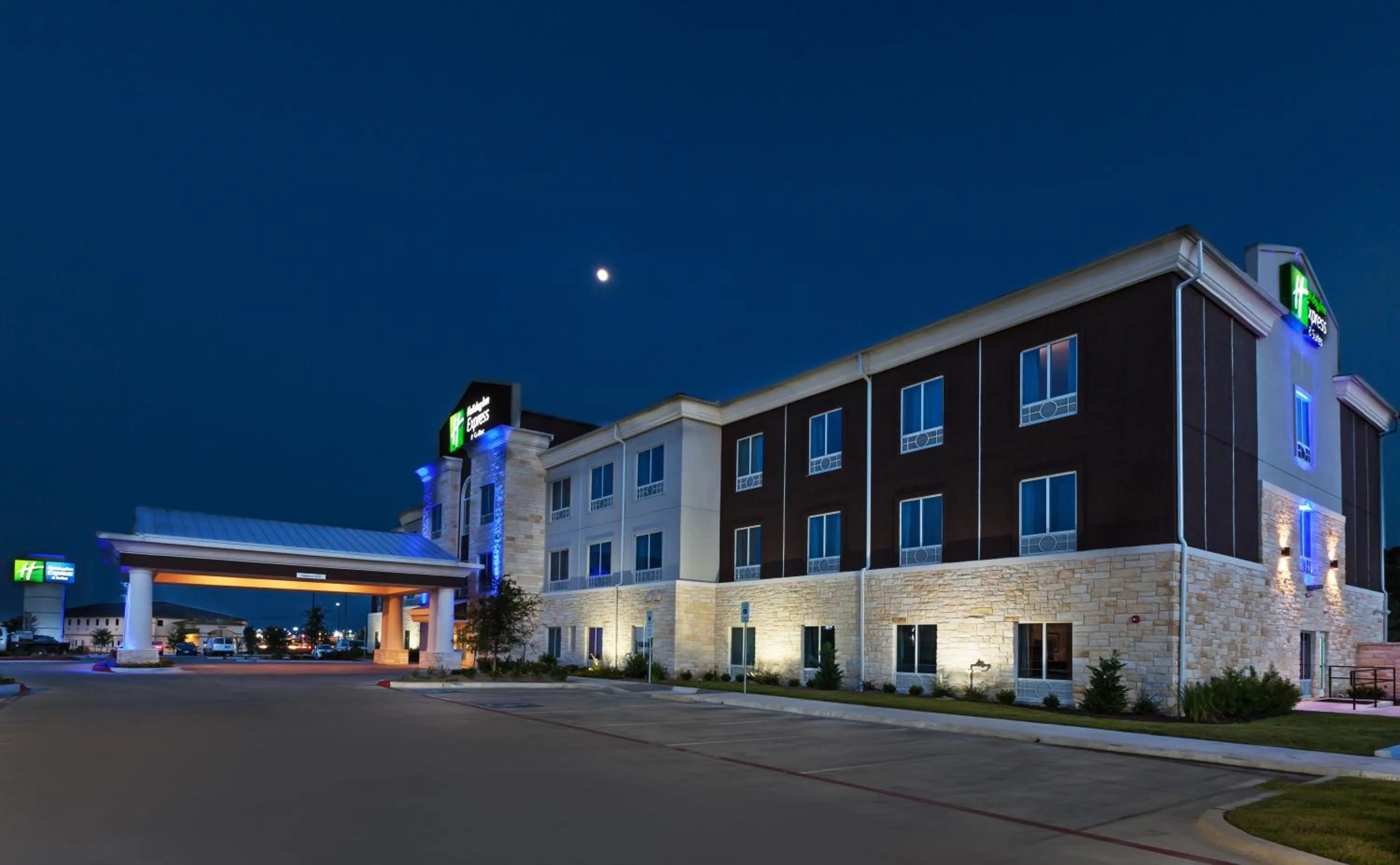 Property building in Holiday Inn Express and Suites Killeen-Fort Hood Area by IHG