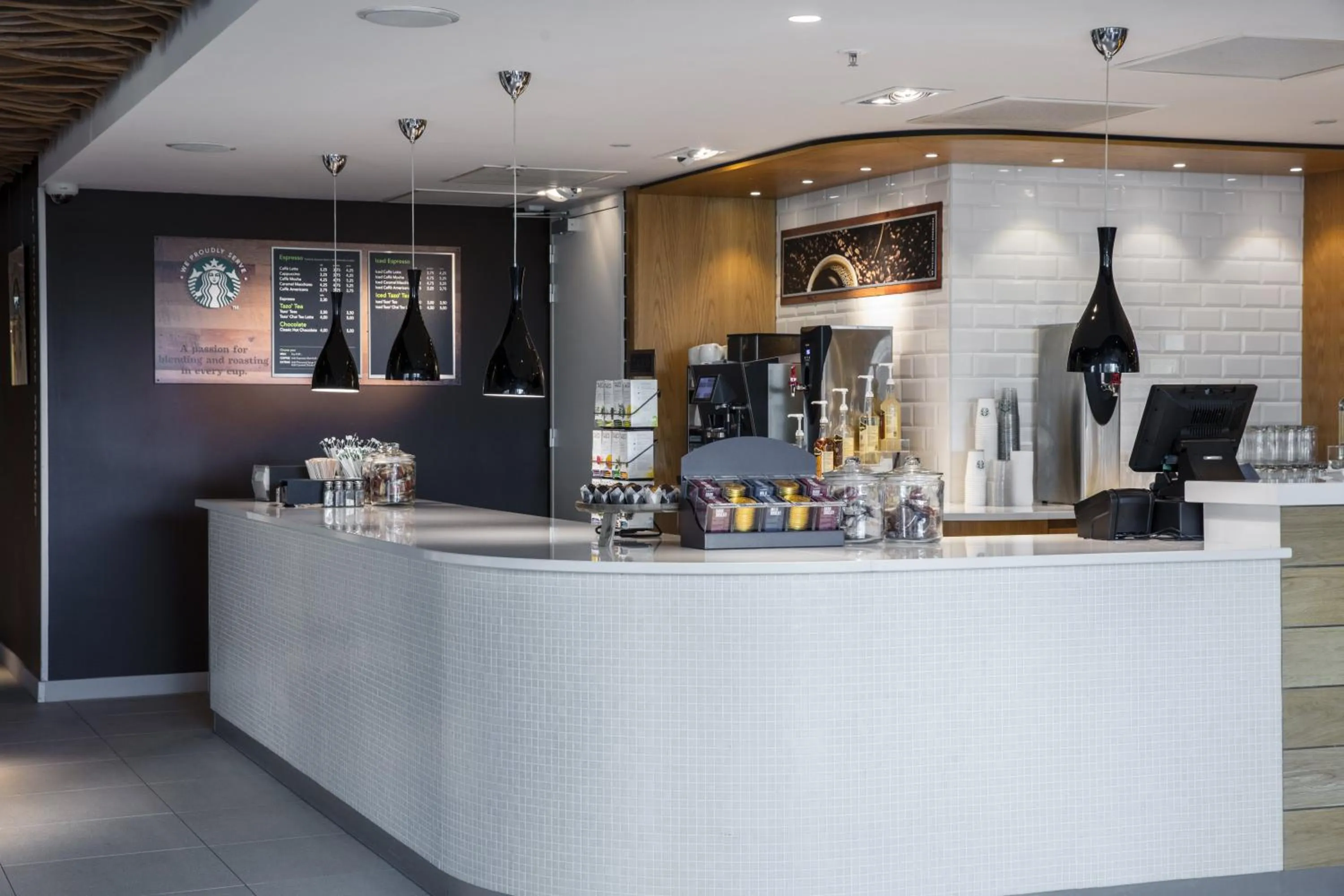 Coffee/tea facilities in Holiday Inn Express Amsterdam Arena Towers by IHG