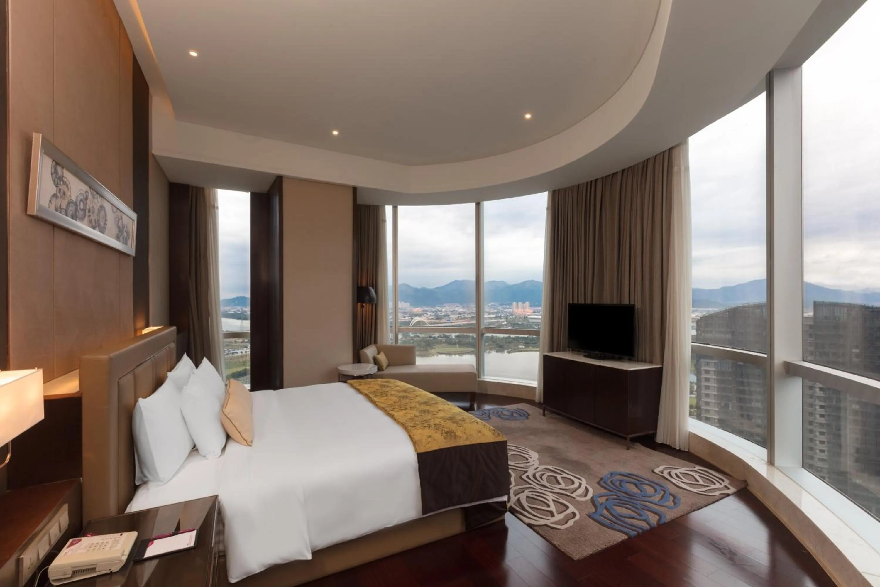 Photo of the whole room, Bed in Crowne Plaza Zhangzhou by IHG
