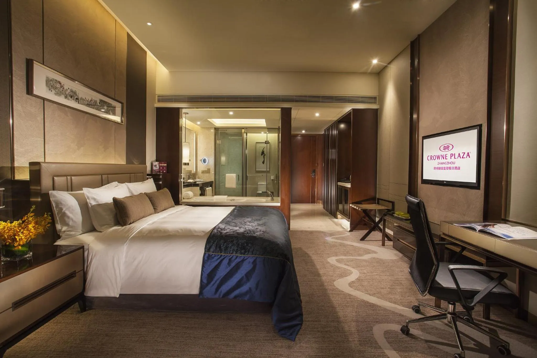 Photo of the whole room, Bed in Crowne Plaza Zhangzhou by IHG