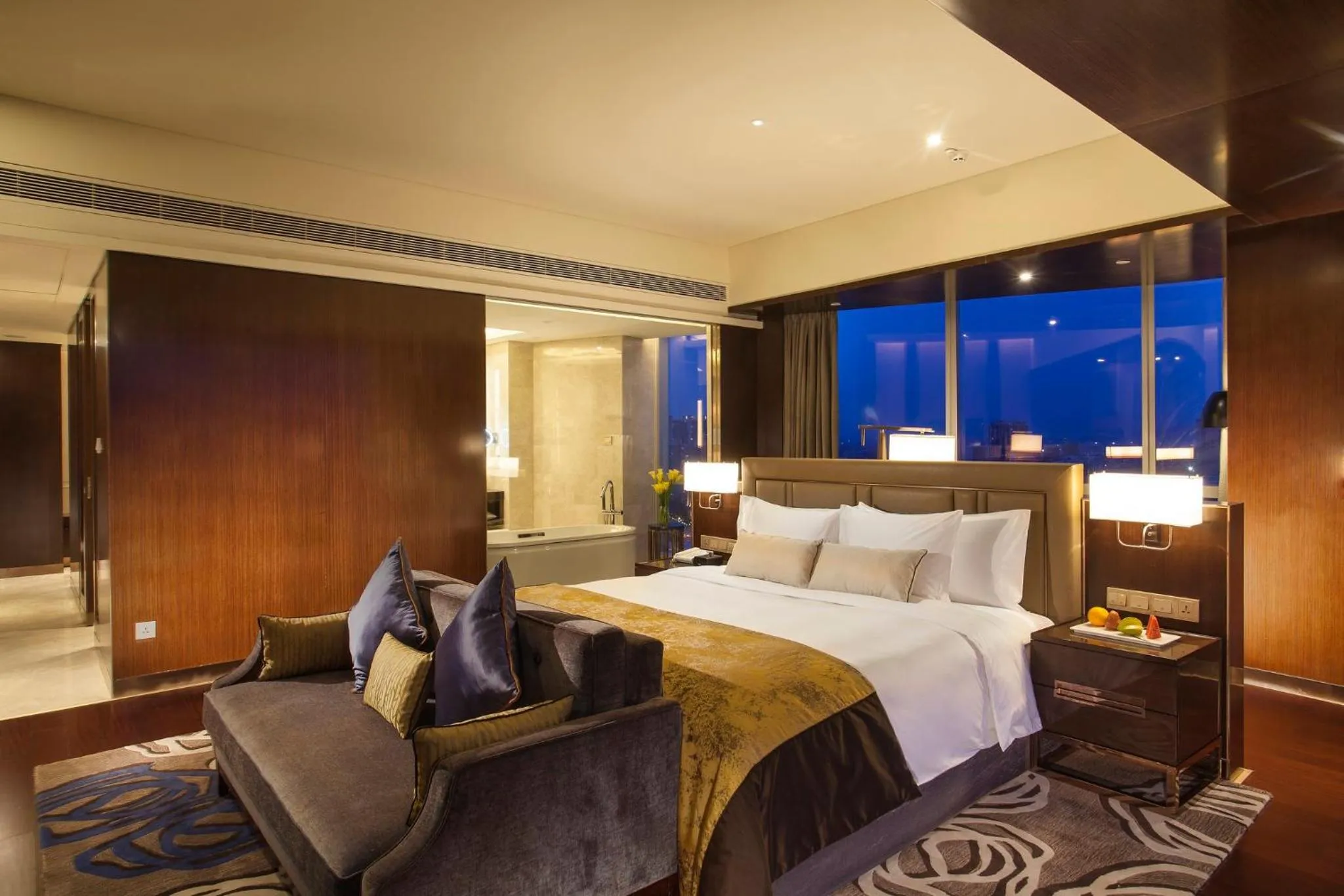 Photo of the whole room, Bed in Crowne Plaza Zhangzhou by IHG