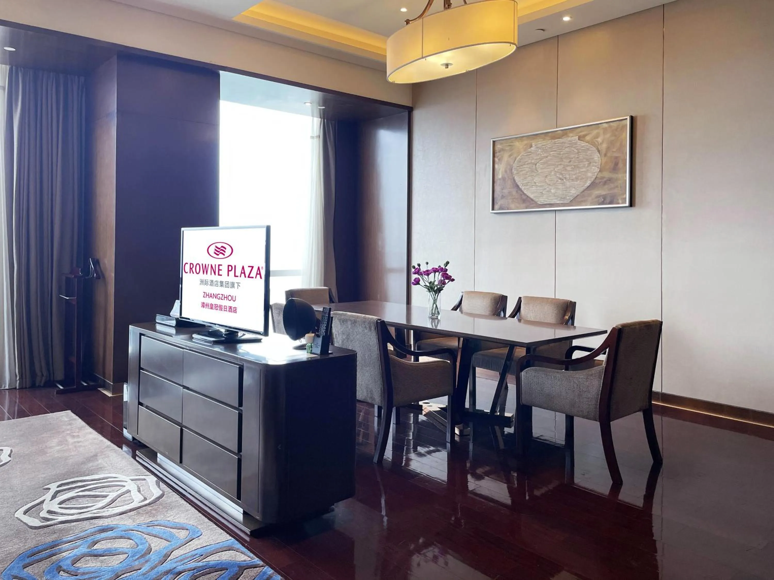 TV and multimedia in Crowne Plaza Zhangzhou by IHG