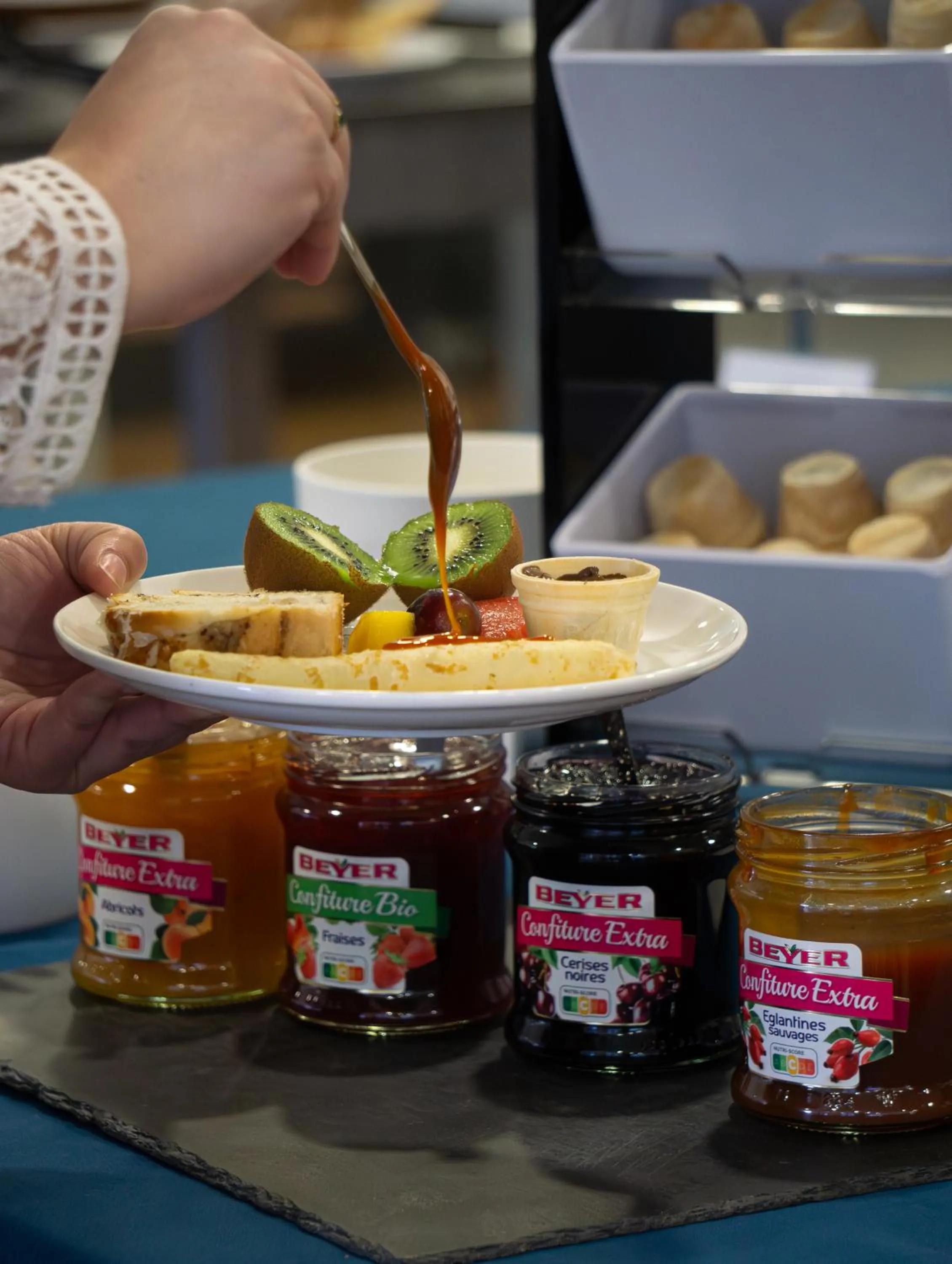 Restaurant/places to eat in Holiday Inn Express Strasbourg Centre by IHG