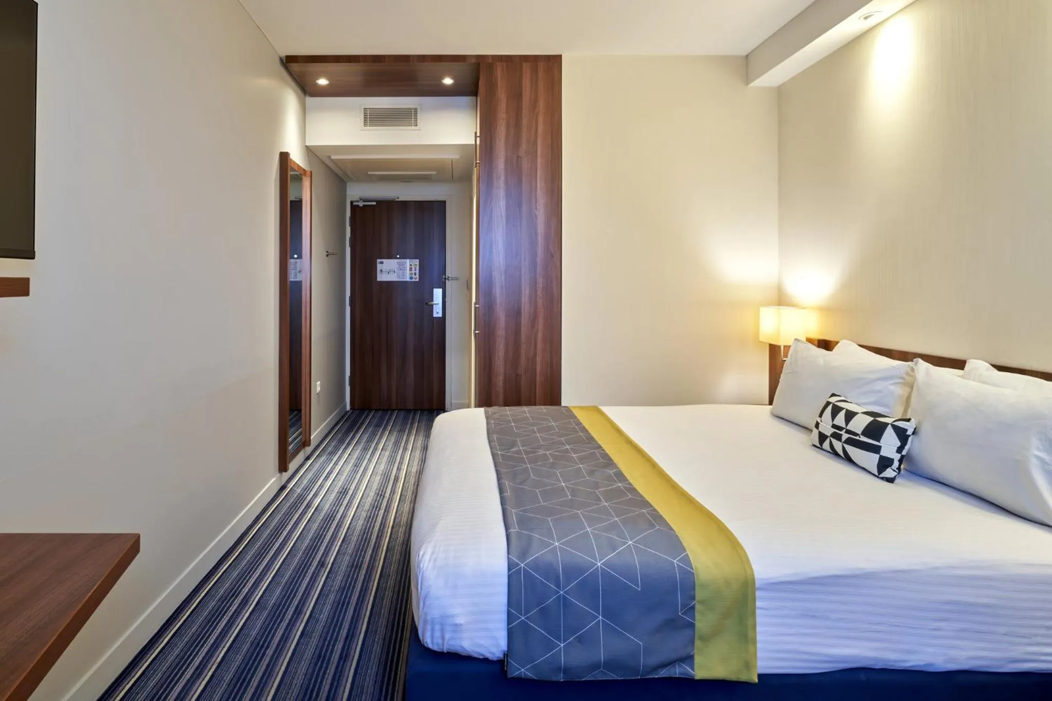 Photo of the whole room, Bed in Holiday Inn Express Strasbourg Centre by IHG