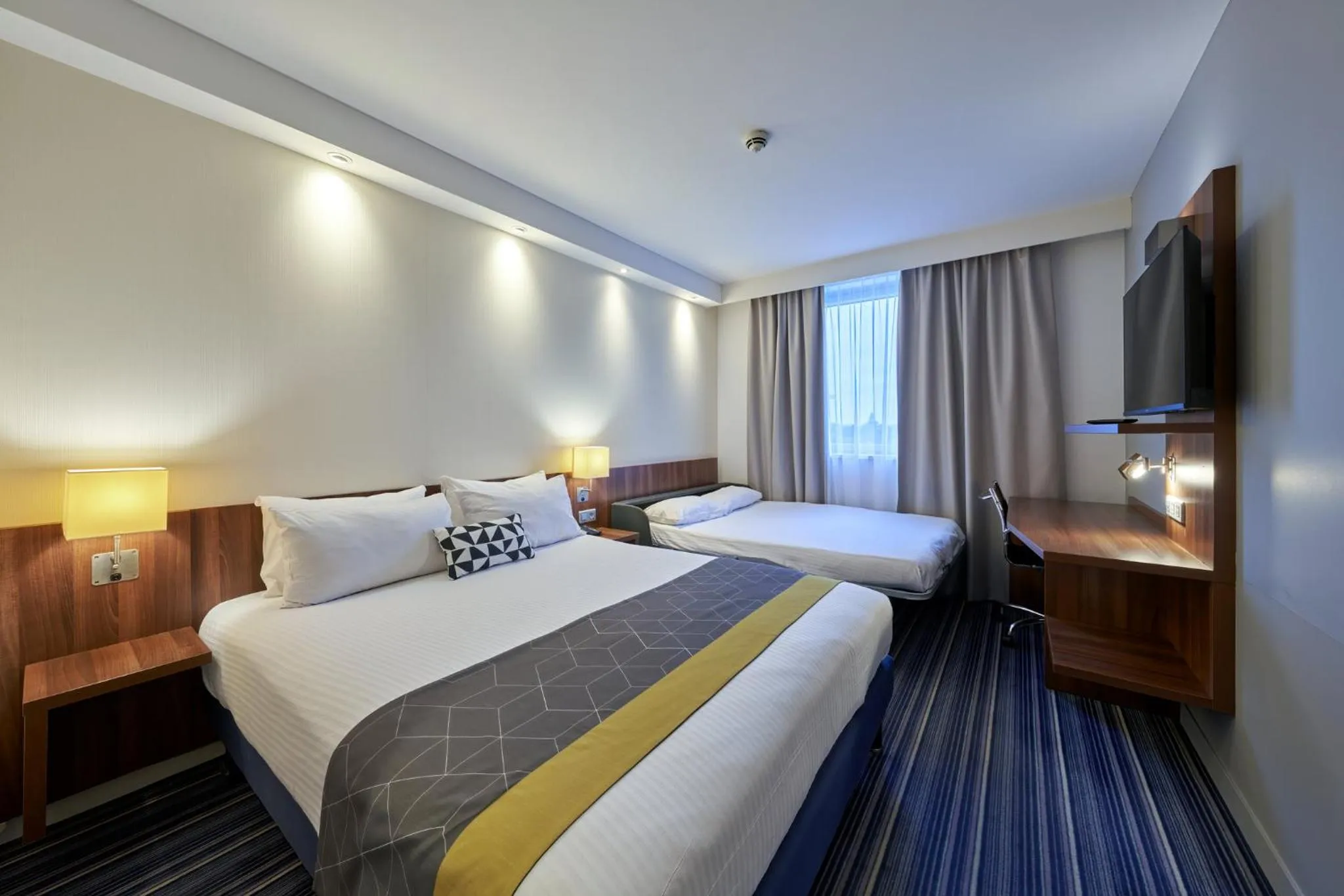 Photo of the whole room, Bed in Holiday Inn Express Strasbourg Centre by IHG