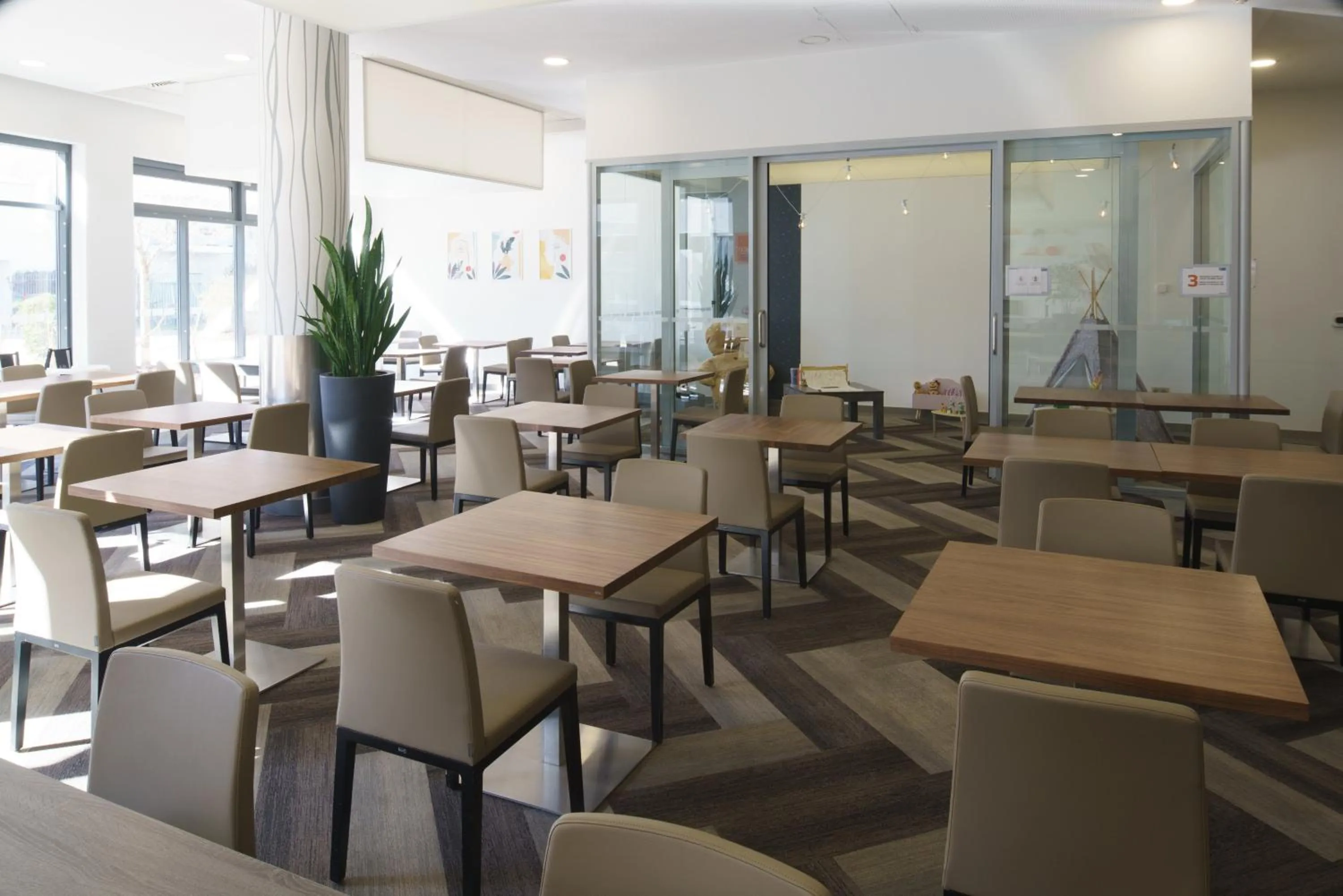 Breakfast in Holiday Inn Express Strasbourg Centre by IHG