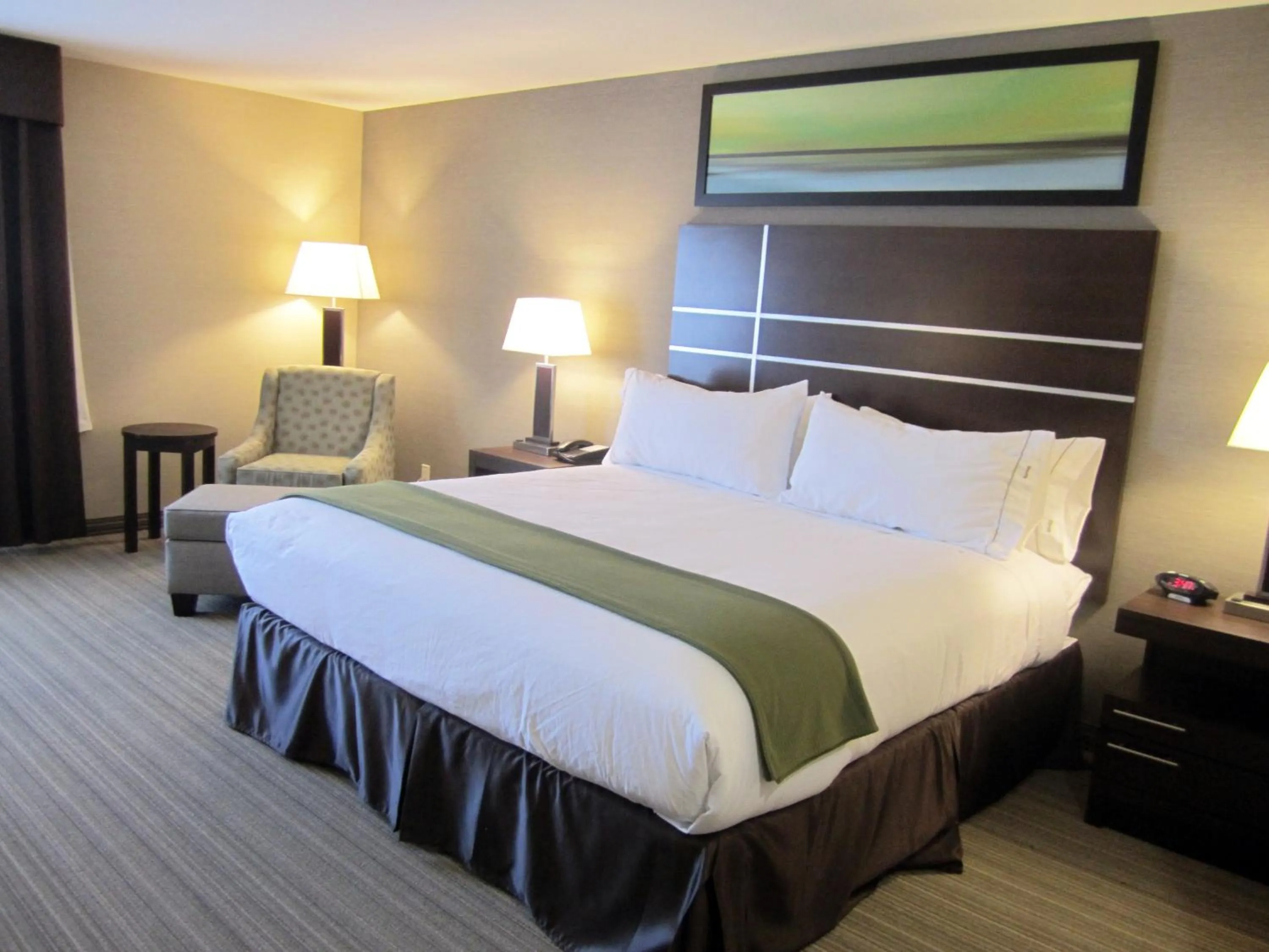 Bed in Holiday Inn Express Golden-Kicking Horse by IHG