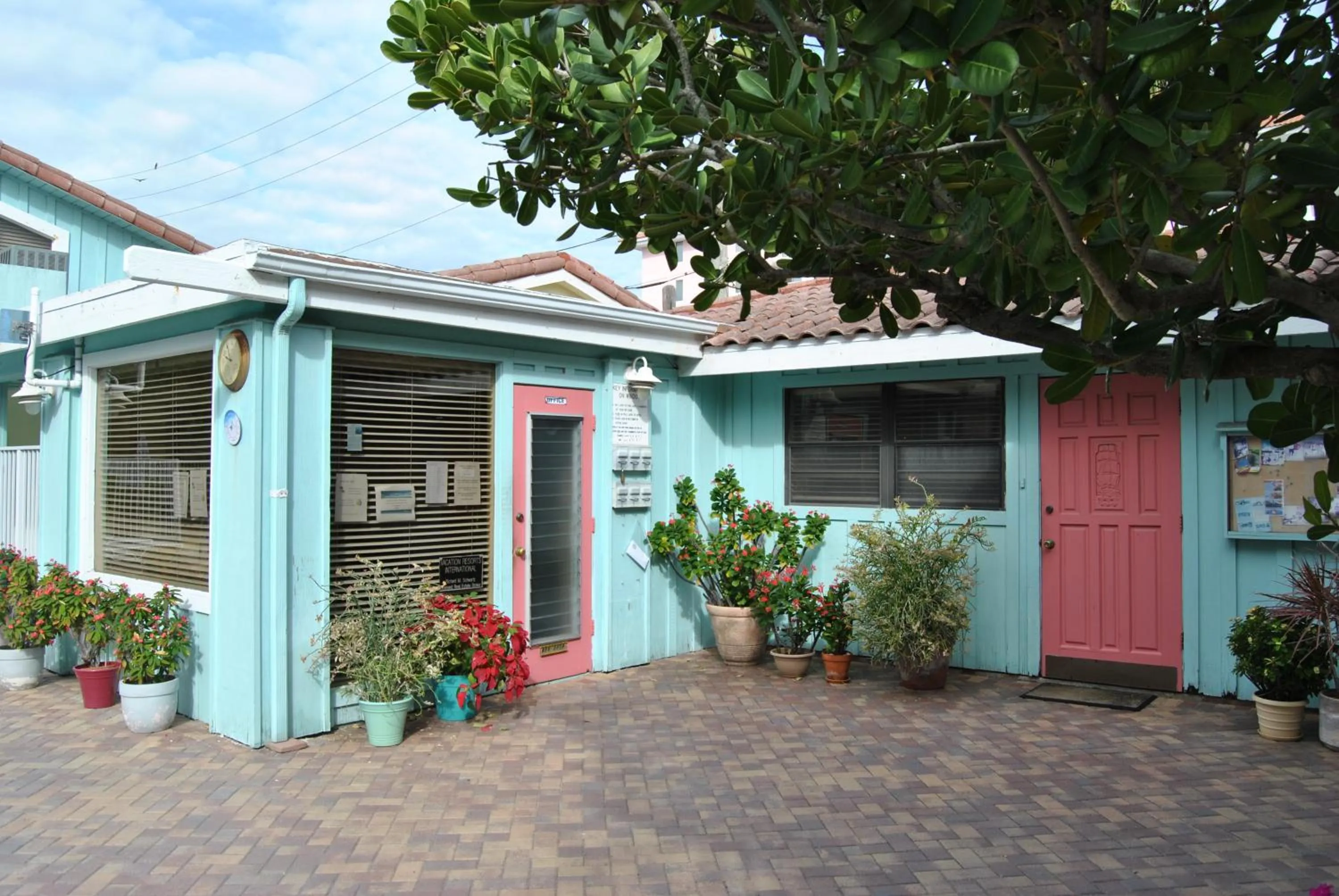 Facade/entrance in Sand Dune Shores