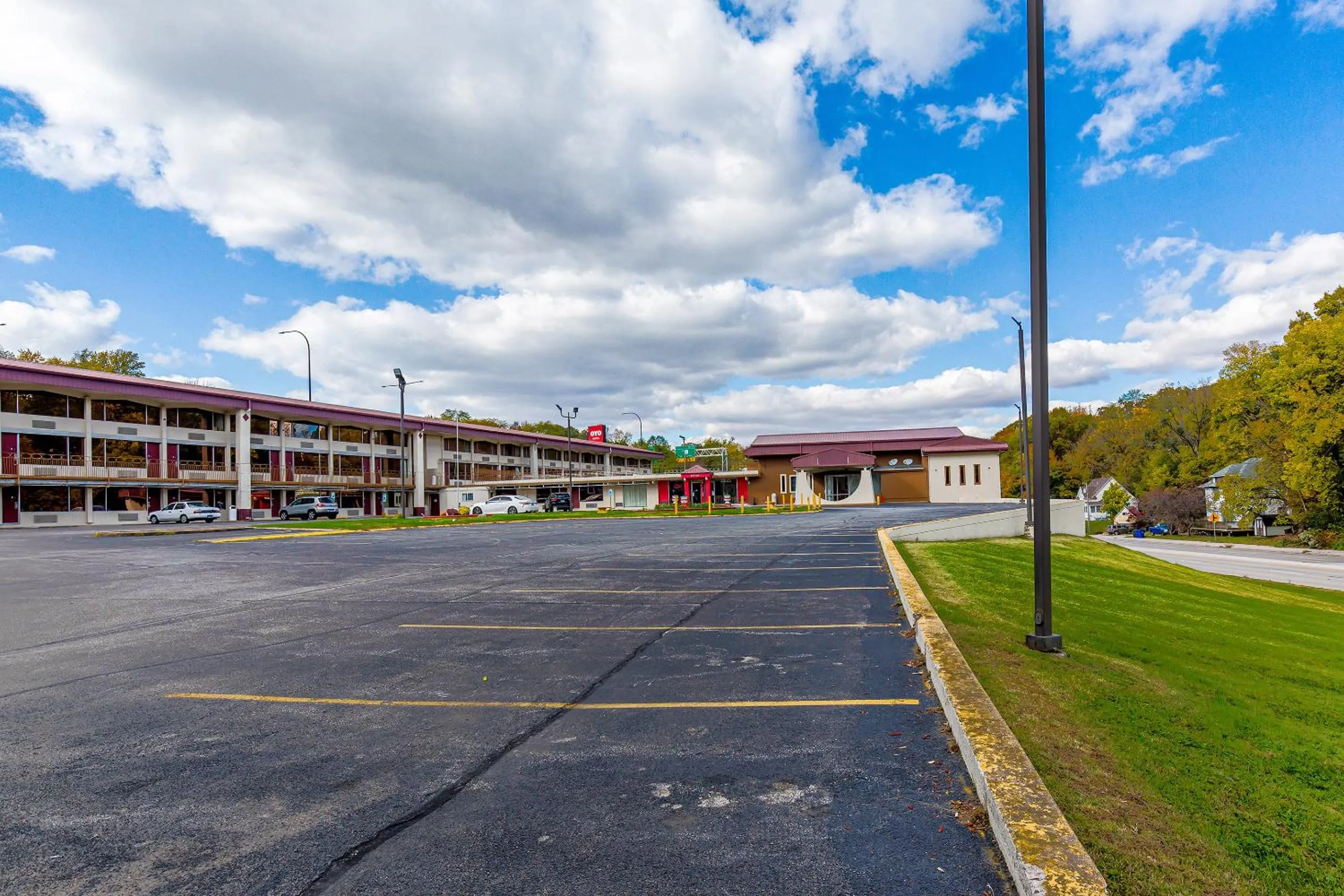 Parking in Americas Best Value Inn Moline
