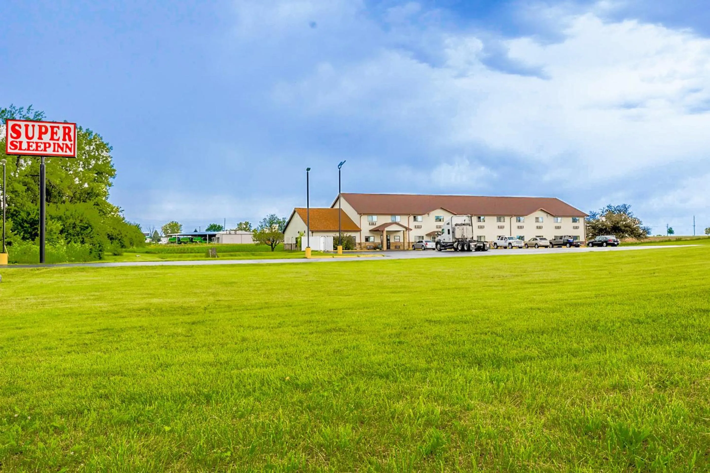 Facade/entrance in Super Sleep Inn