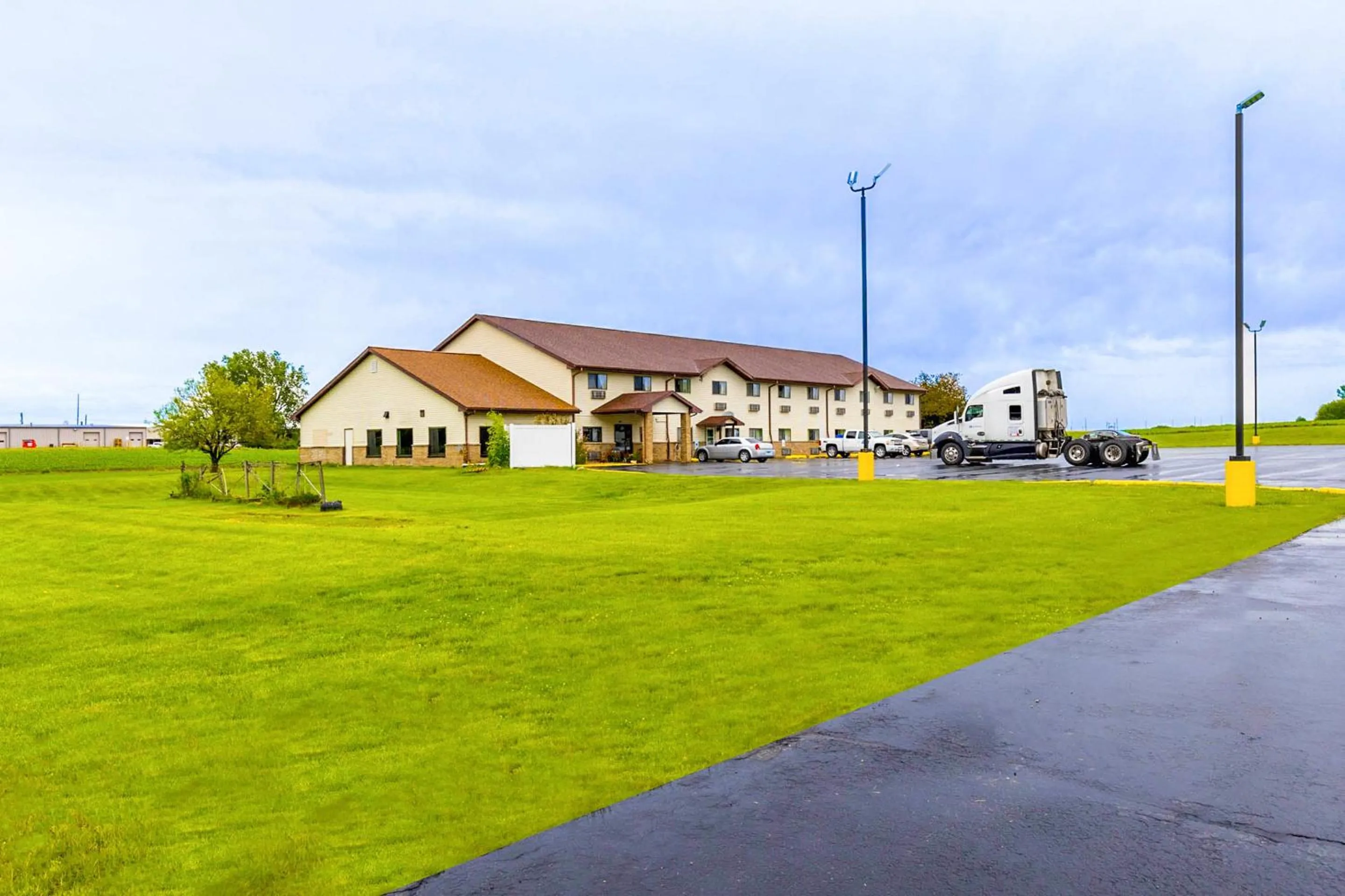Facade/entrance in Super Sleep Inn