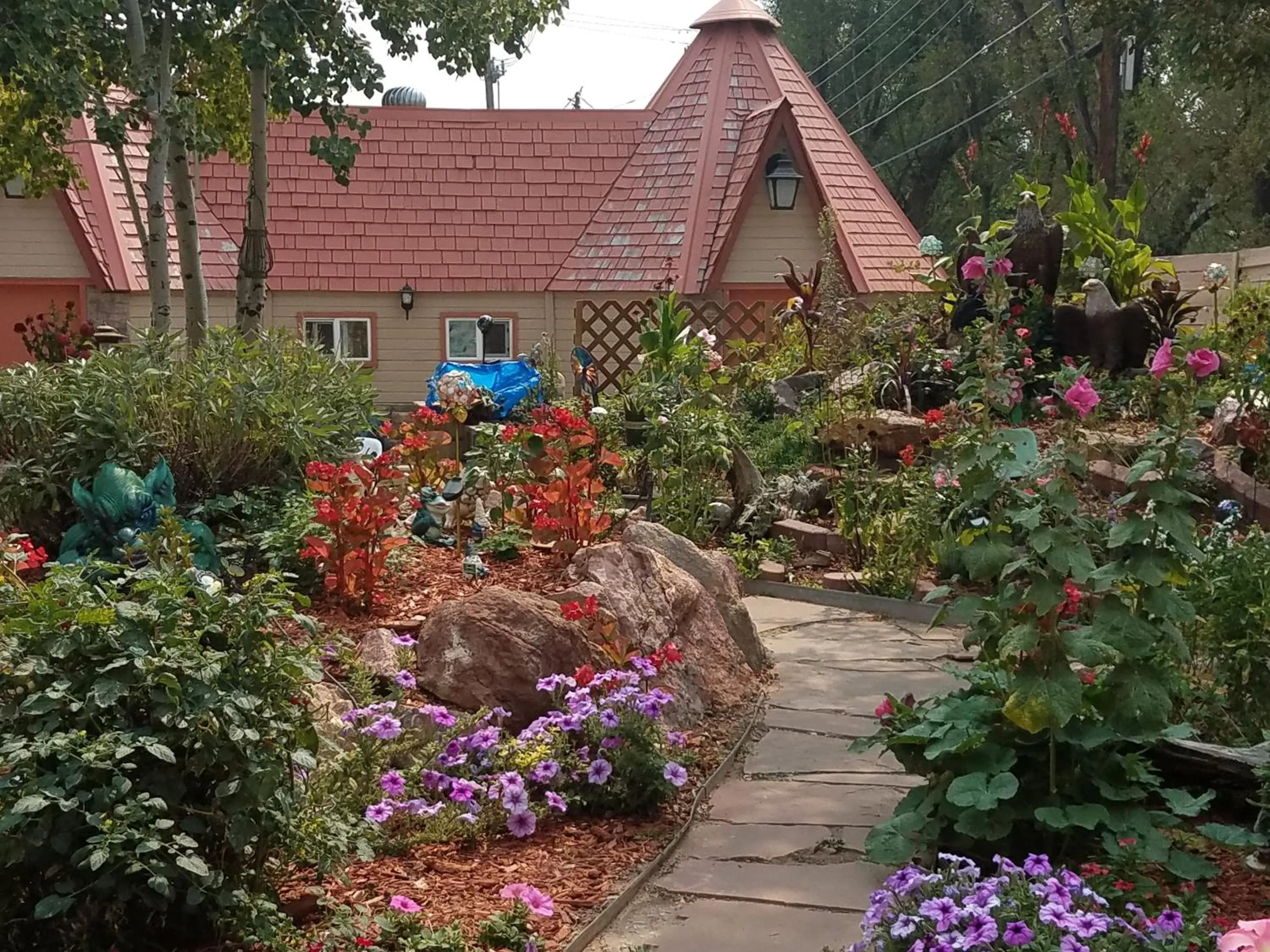 Garden view in True North Motel